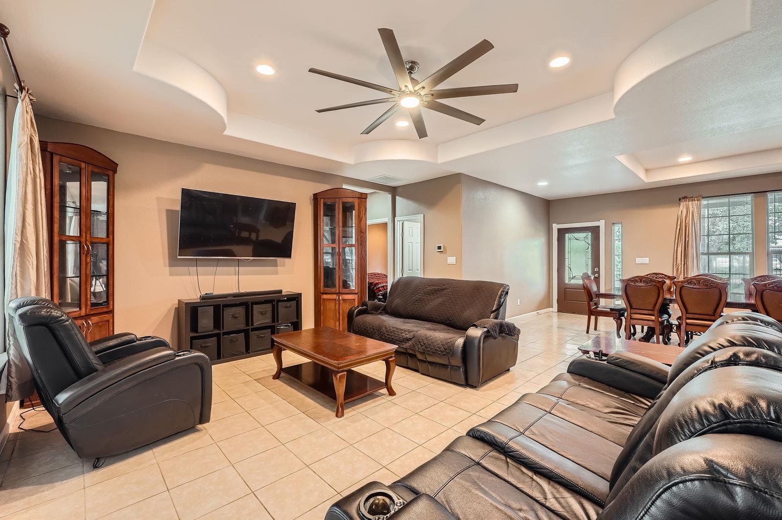 195 Heritage Oaks Dr, Cedar Creek, TX 78612