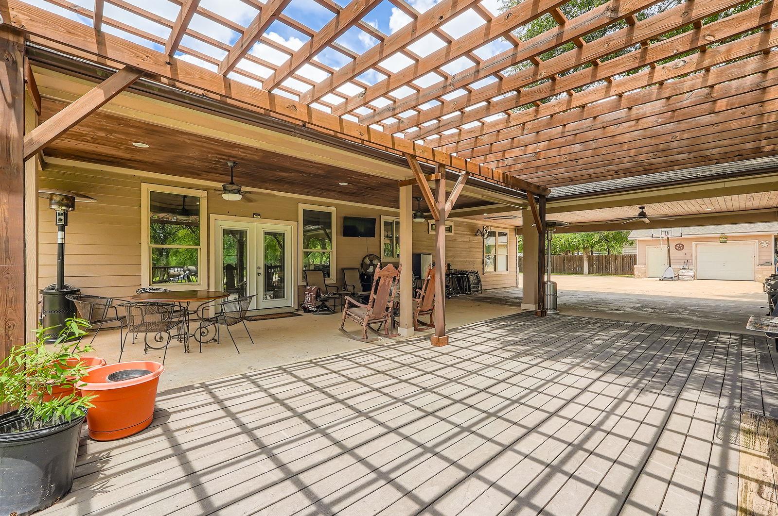 195 Heritage Oaks Dr, Cedar Creek, TX 78612