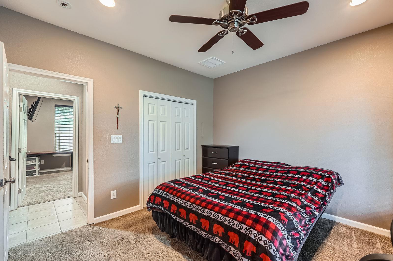 195 Heritage Oaks Dr, Cedar Creek, TX 78612