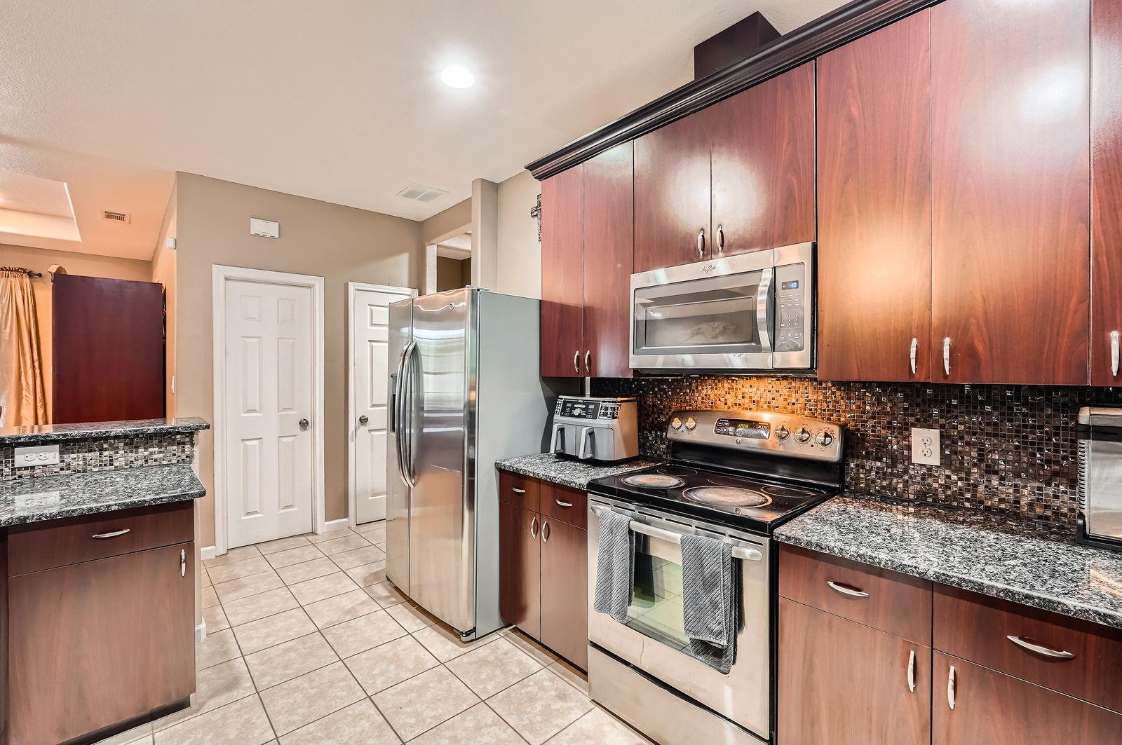 195 Heritage Oaks Dr, Cedar Creek, TX 78612