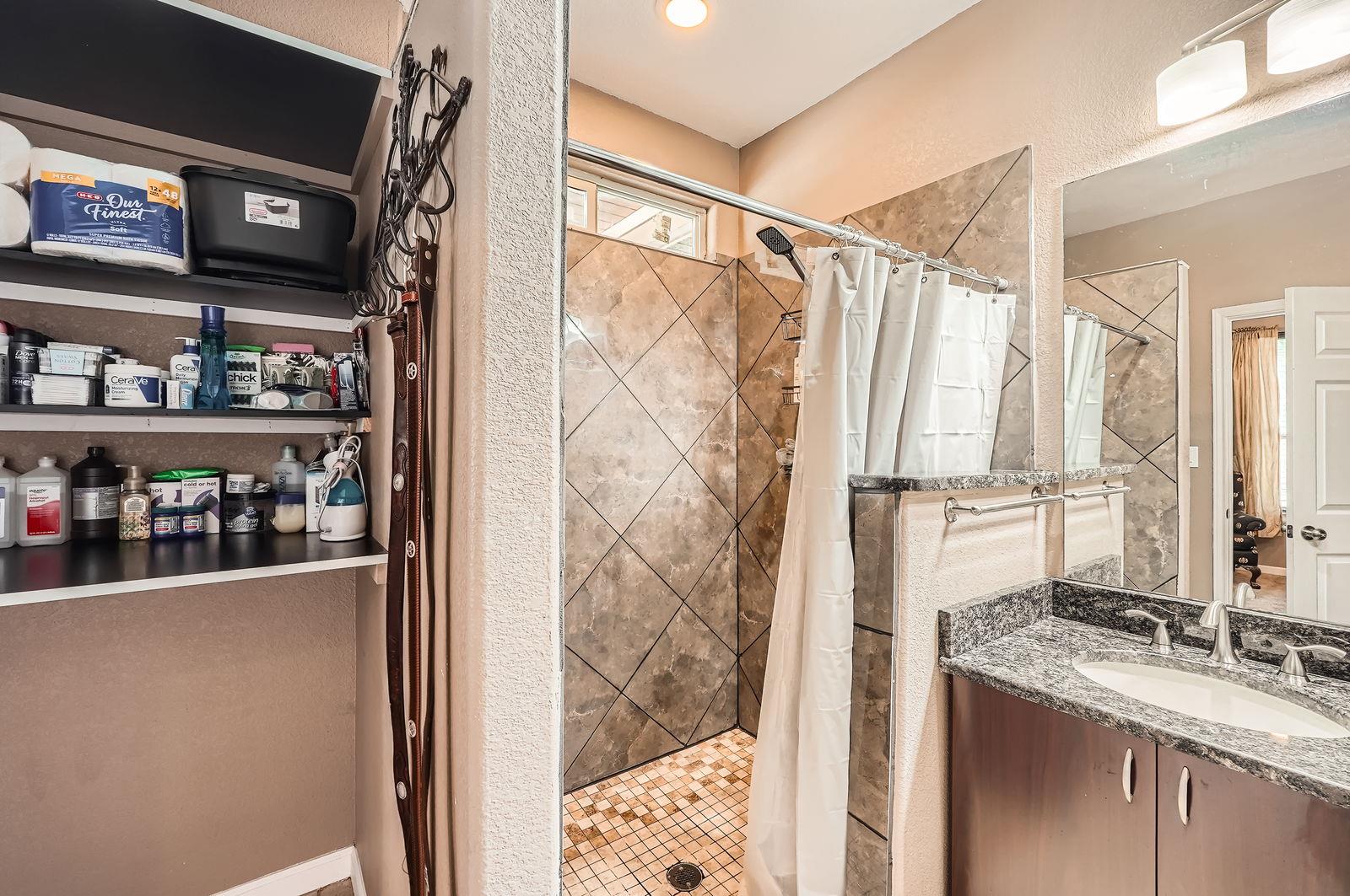 195 Heritage Oaks Dr, Cedar Creek, TX 78612