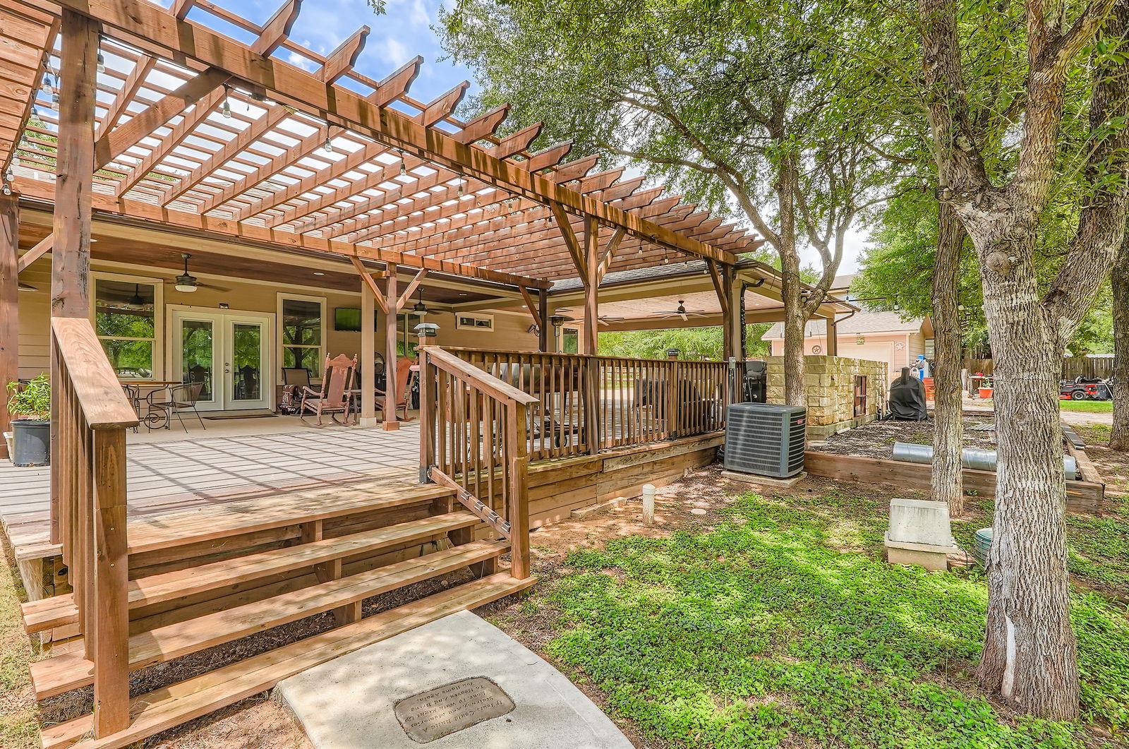 195 Heritage Oaks Dr, Cedar Creek, TX 78612