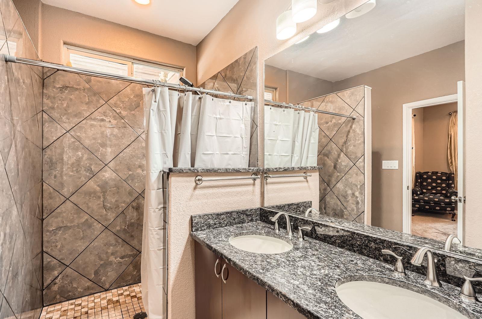 195 Heritage Oaks Dr, Cedar Creek, TX 78612