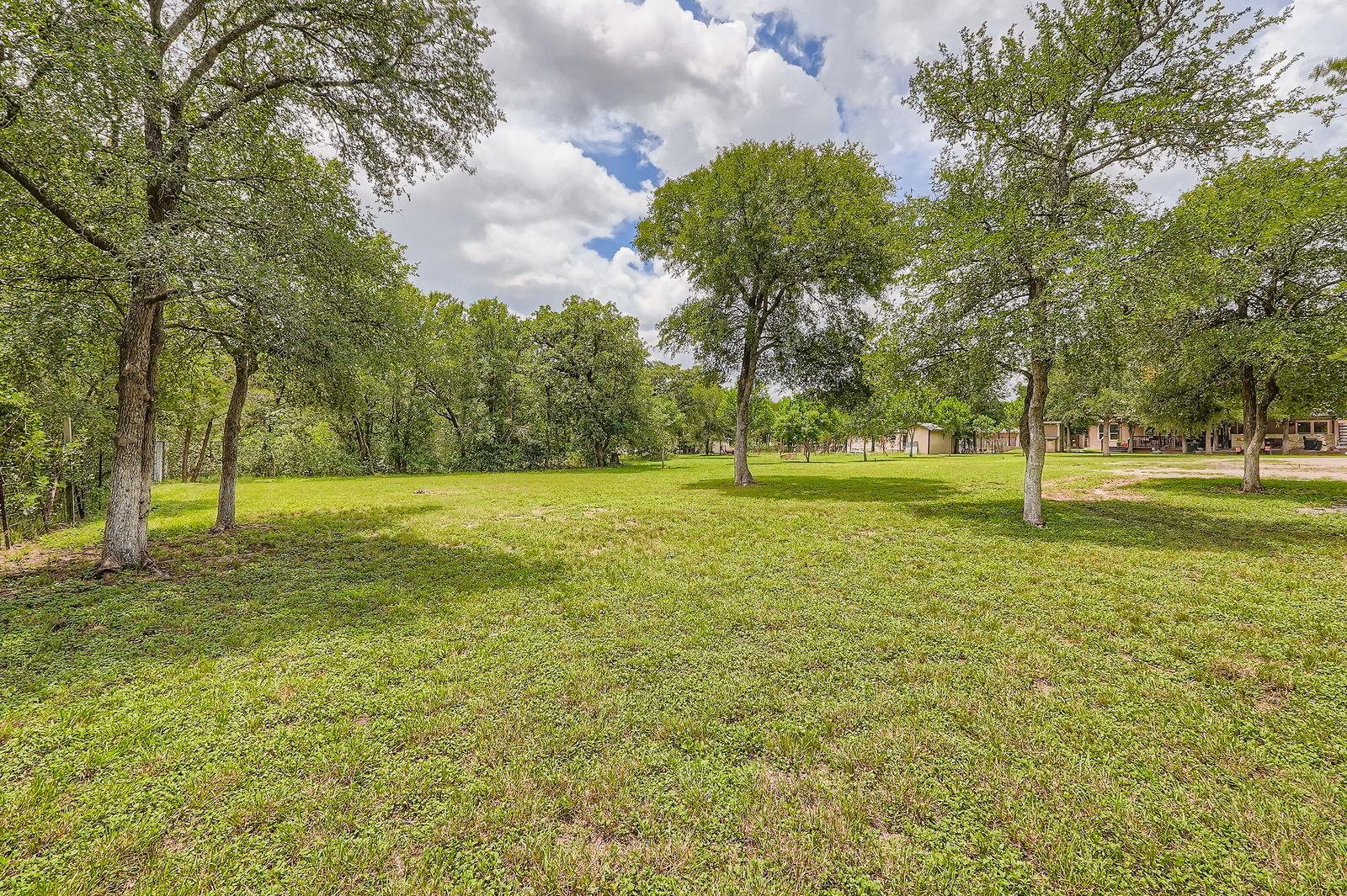 195 Heritage Oaks Dr, Cedar Creek, TX 78612