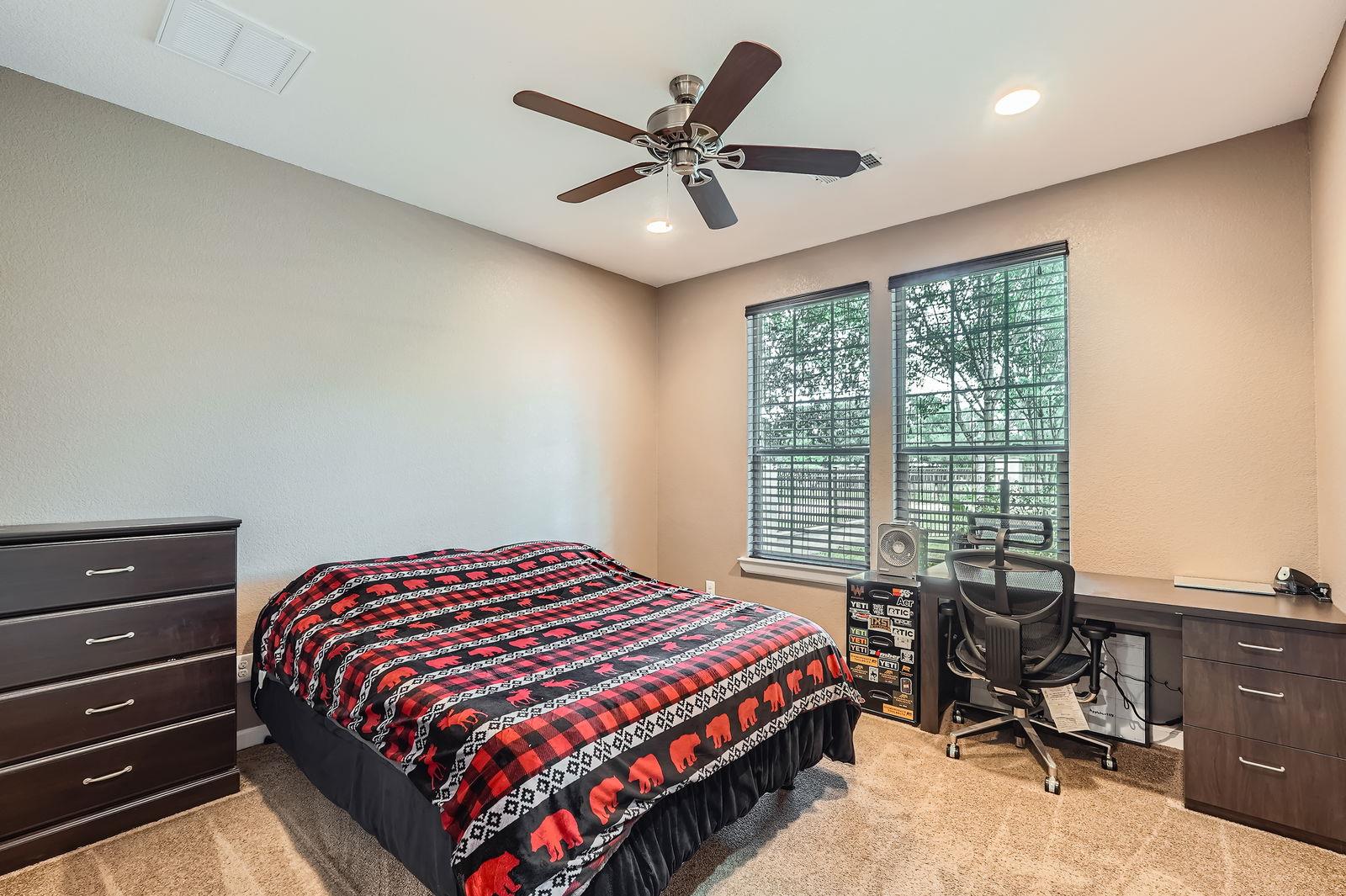 195 Heritage Oaks Dr, Cedar Creek, TX 78612