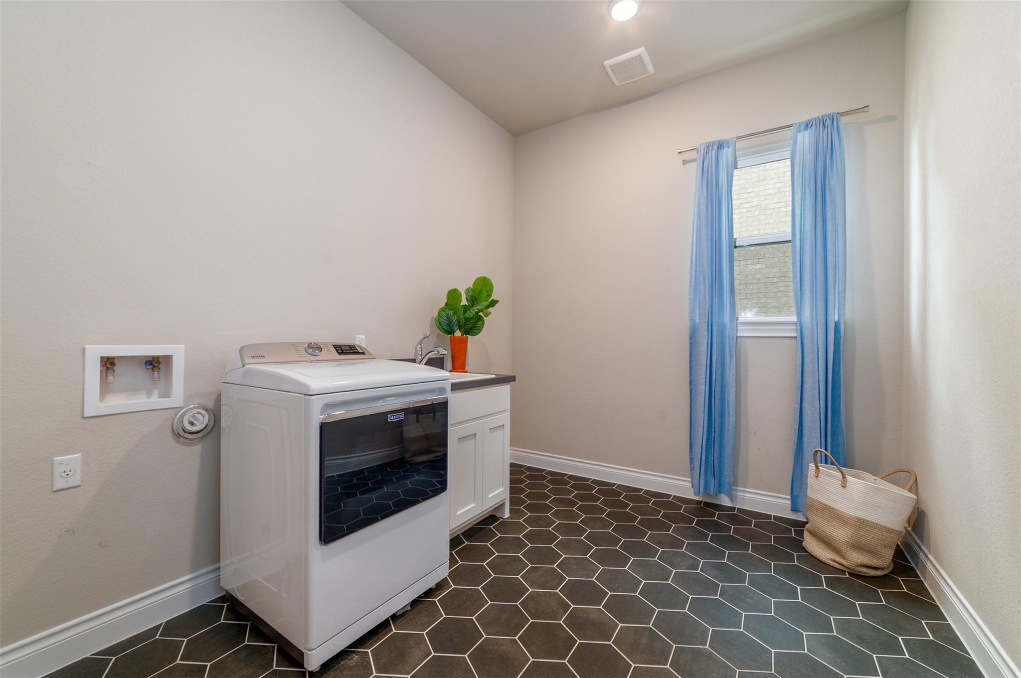 1533 Jay Wolf Dr, Georgetown, TX 78628