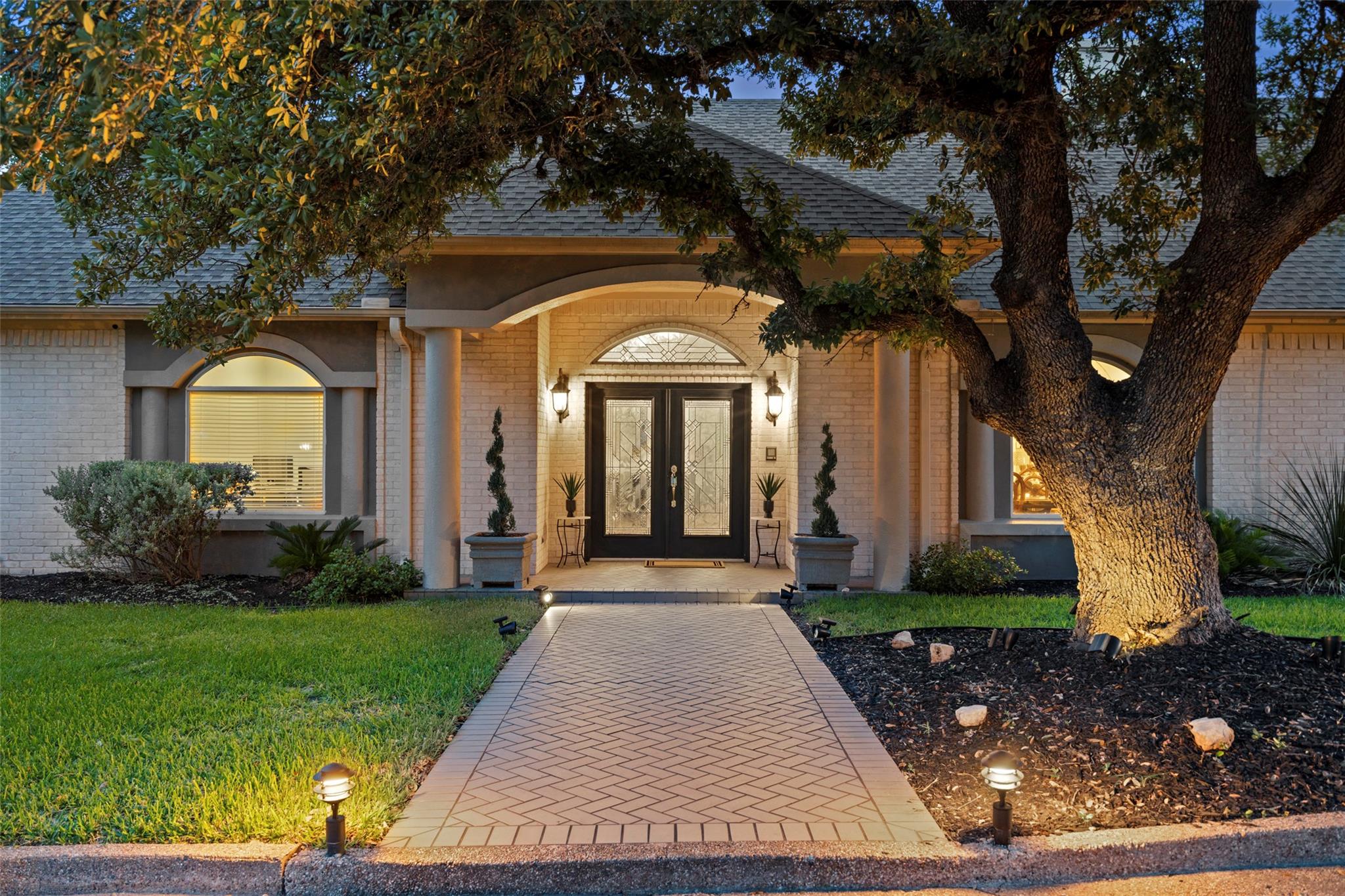 4411 HENNIG Dr, Austin, TX 78738