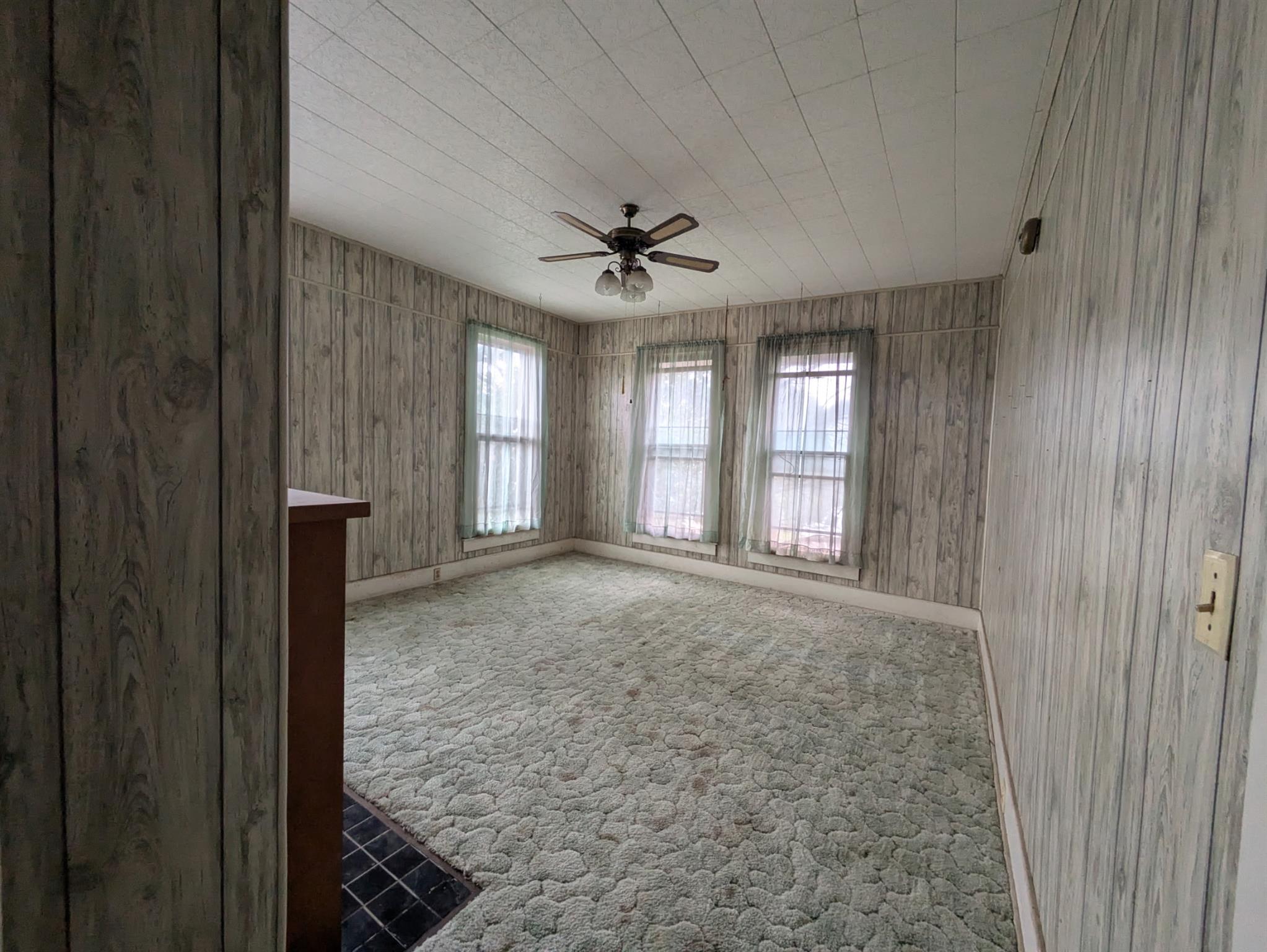 235 E Milam Ave, Rockdale, TX 76567