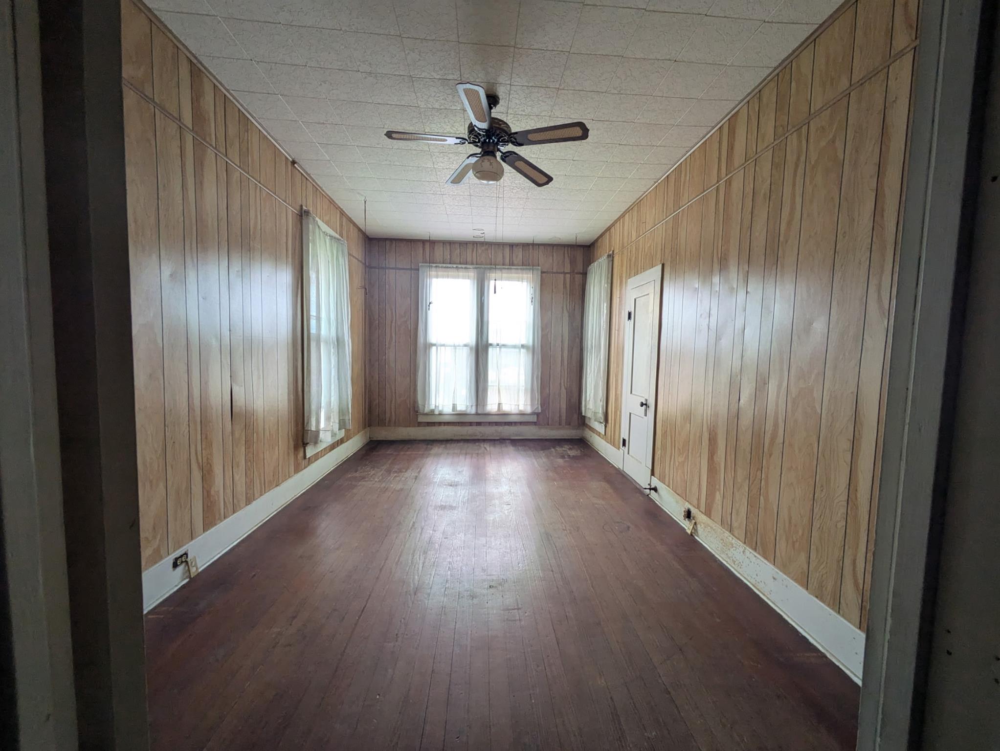 235 E Milam Ave, Rockdale, TX 76567