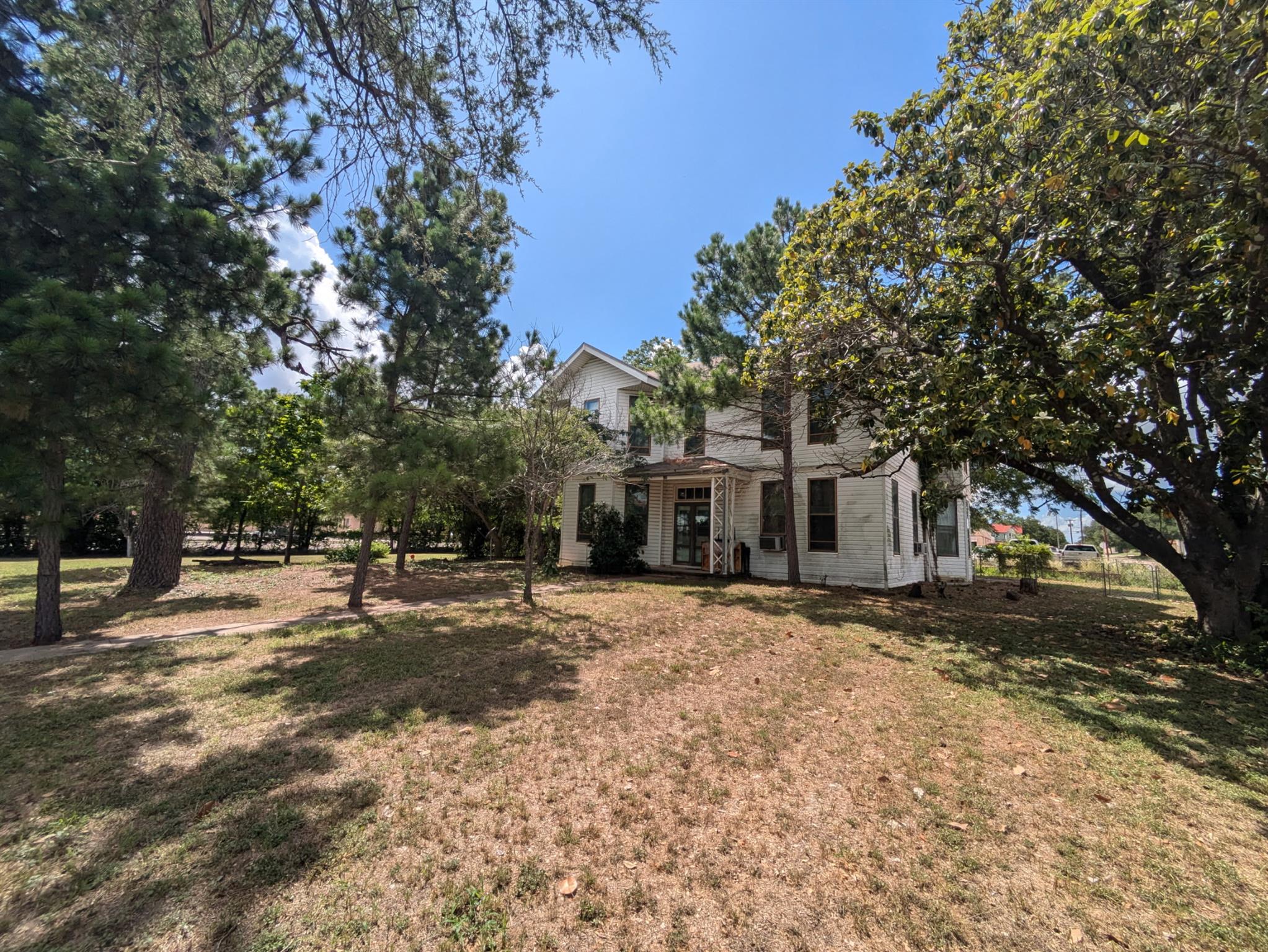 235 E Milam Ave, Rockdale, TX 76567