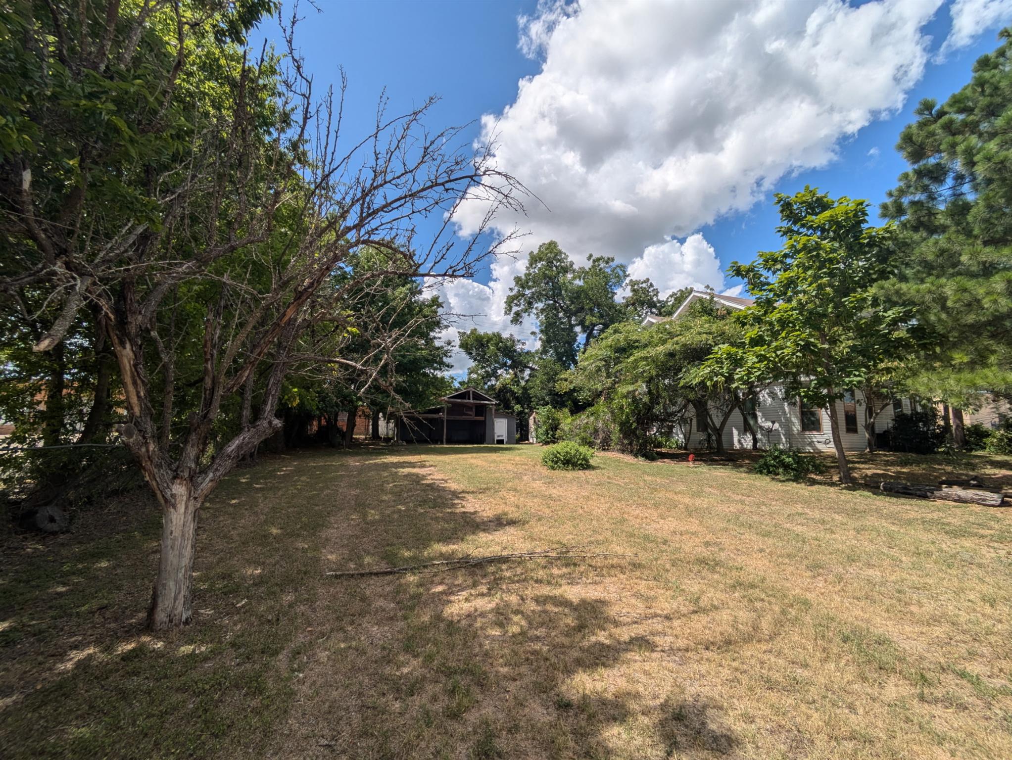 235 E Milam Ave, Rockdale, TX 76567