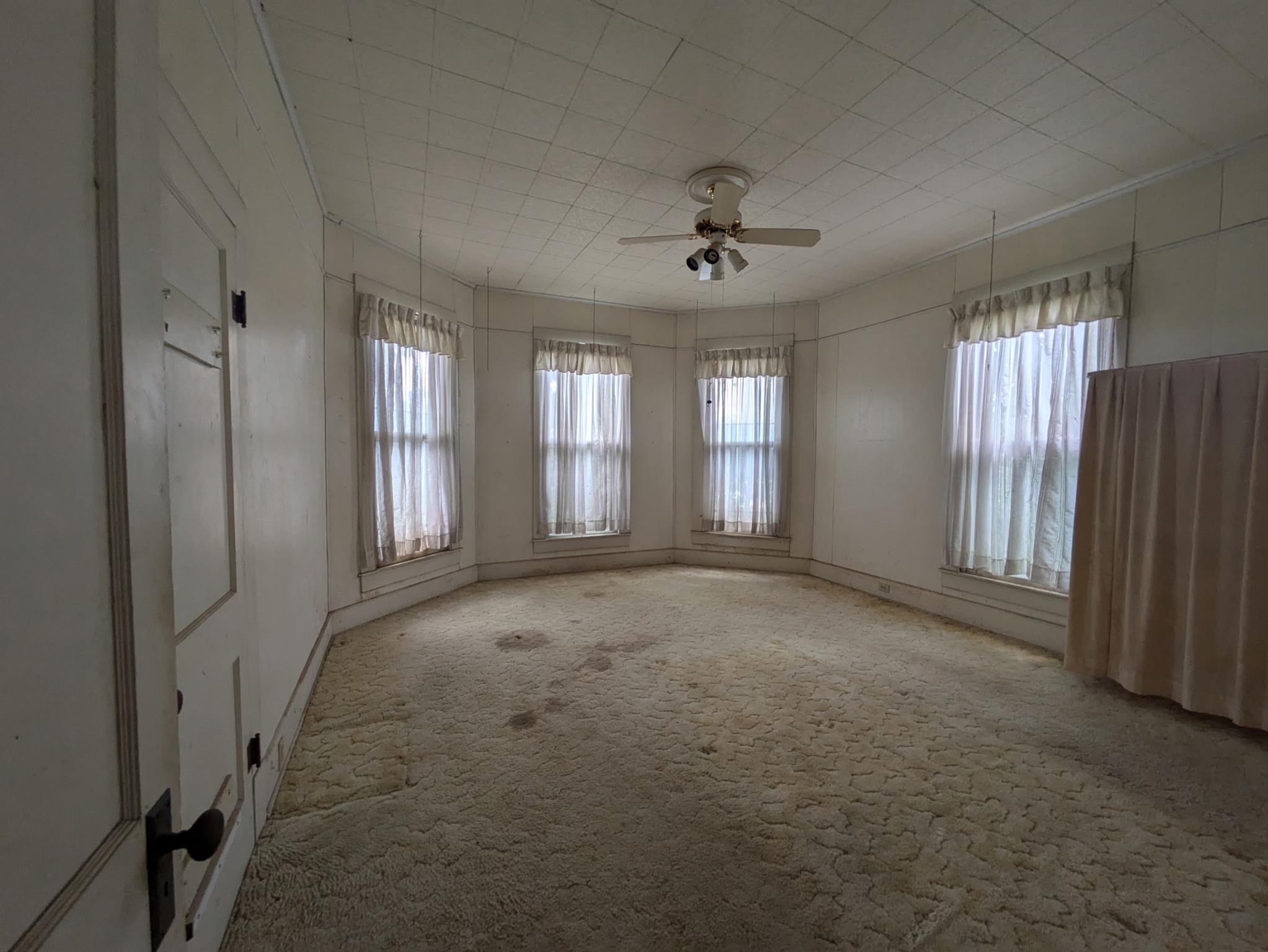 235 E Milam Ave, Rockdale, TX 76567