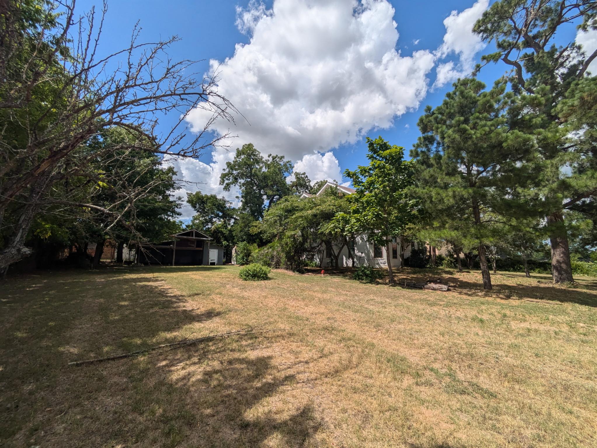 235 E Milam Ave, Rockdale, TX 76567