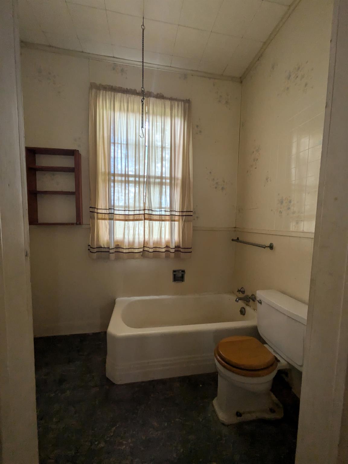 235 E Milam Ave, Rockdale, TX 76567