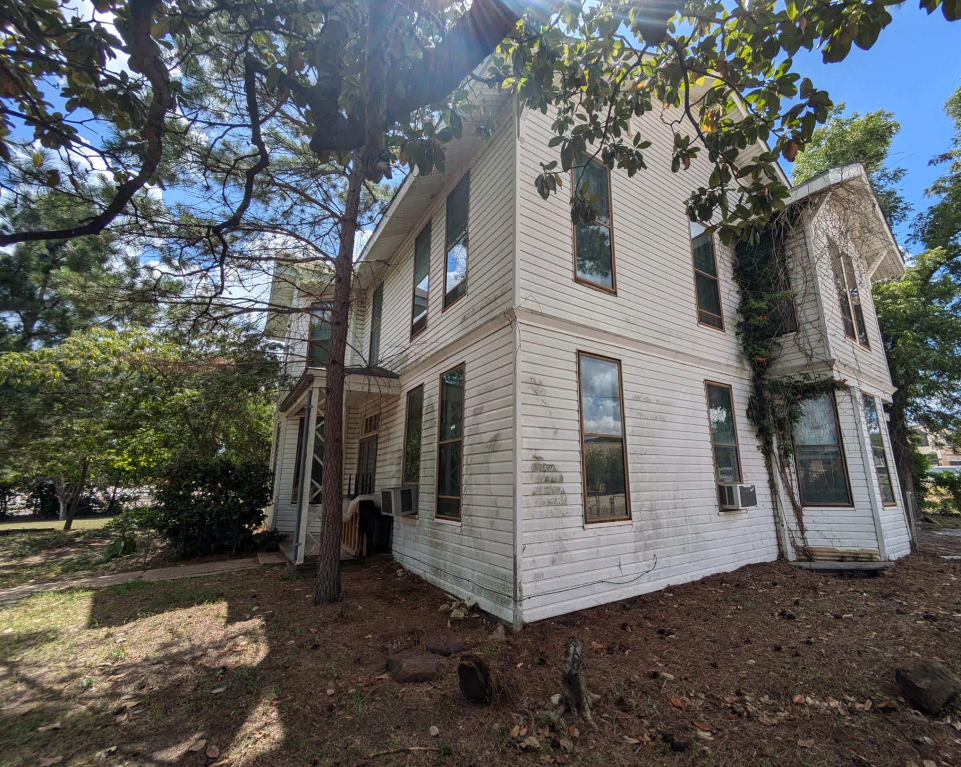 235 E Milam Ave, Rockdale, TX 76567