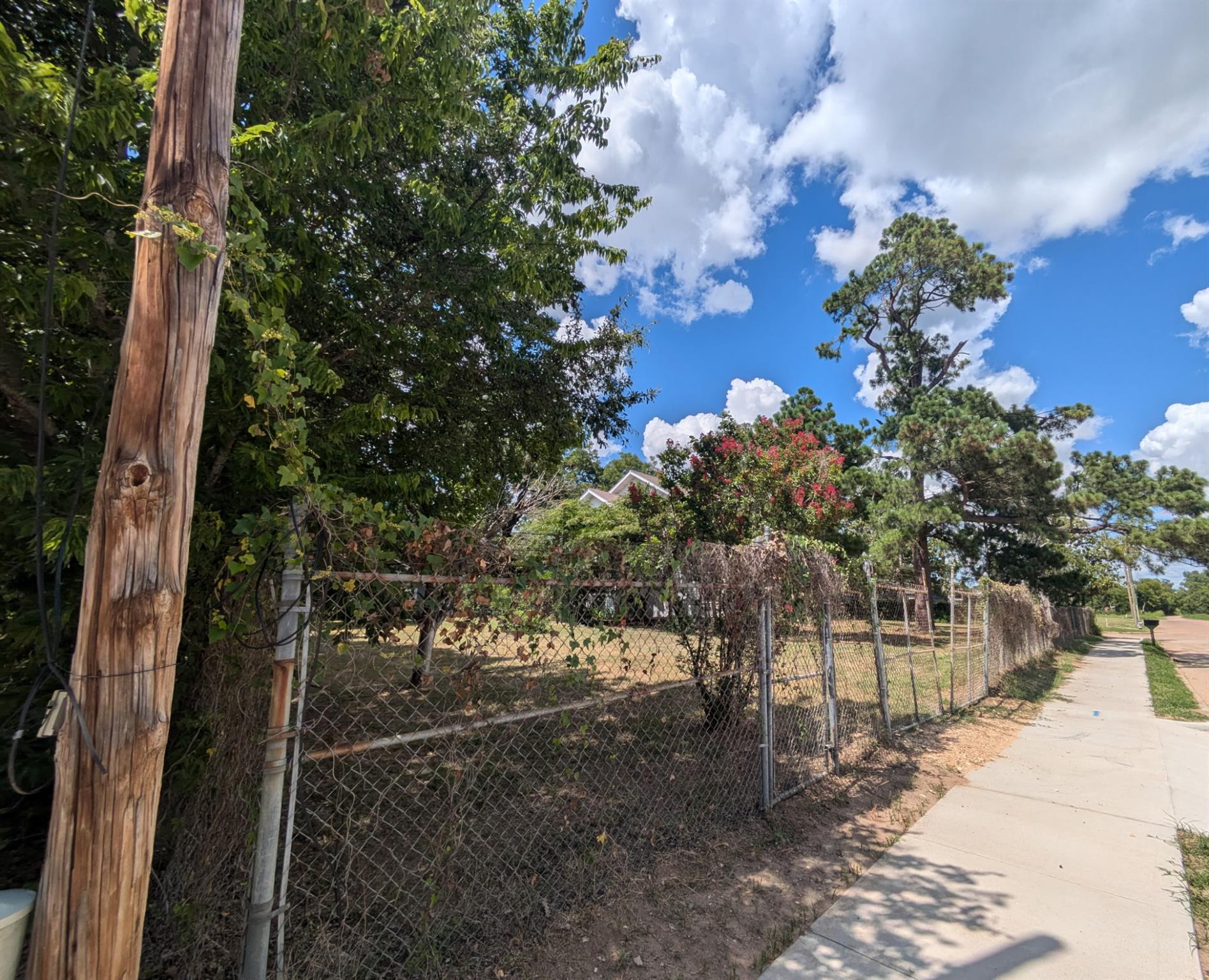 235 E Milam Ave, Rockdale, TX 76567