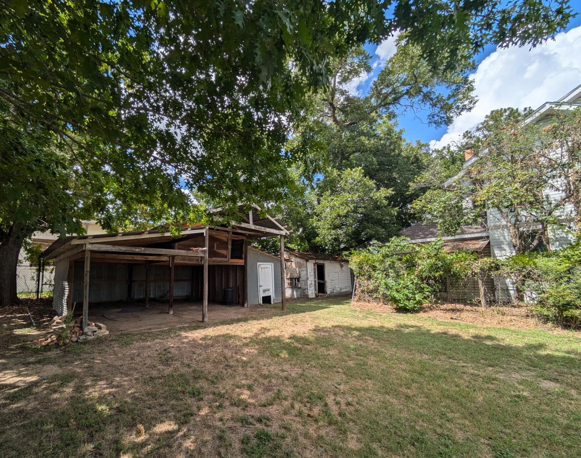 235 E Milam Ave, Rockdale, TX 76567