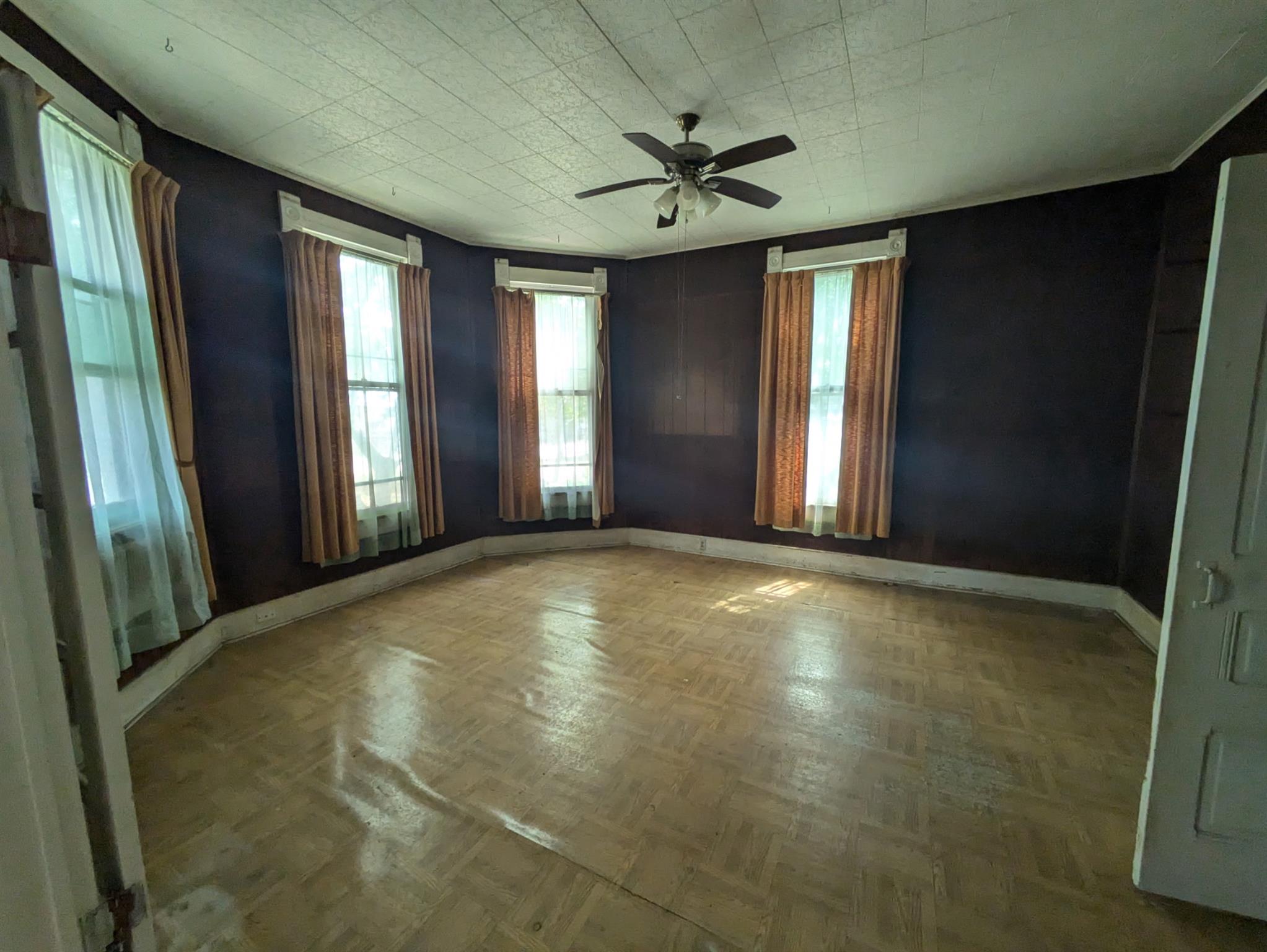 235 E Milam Ave, Rockdale, TX 76567