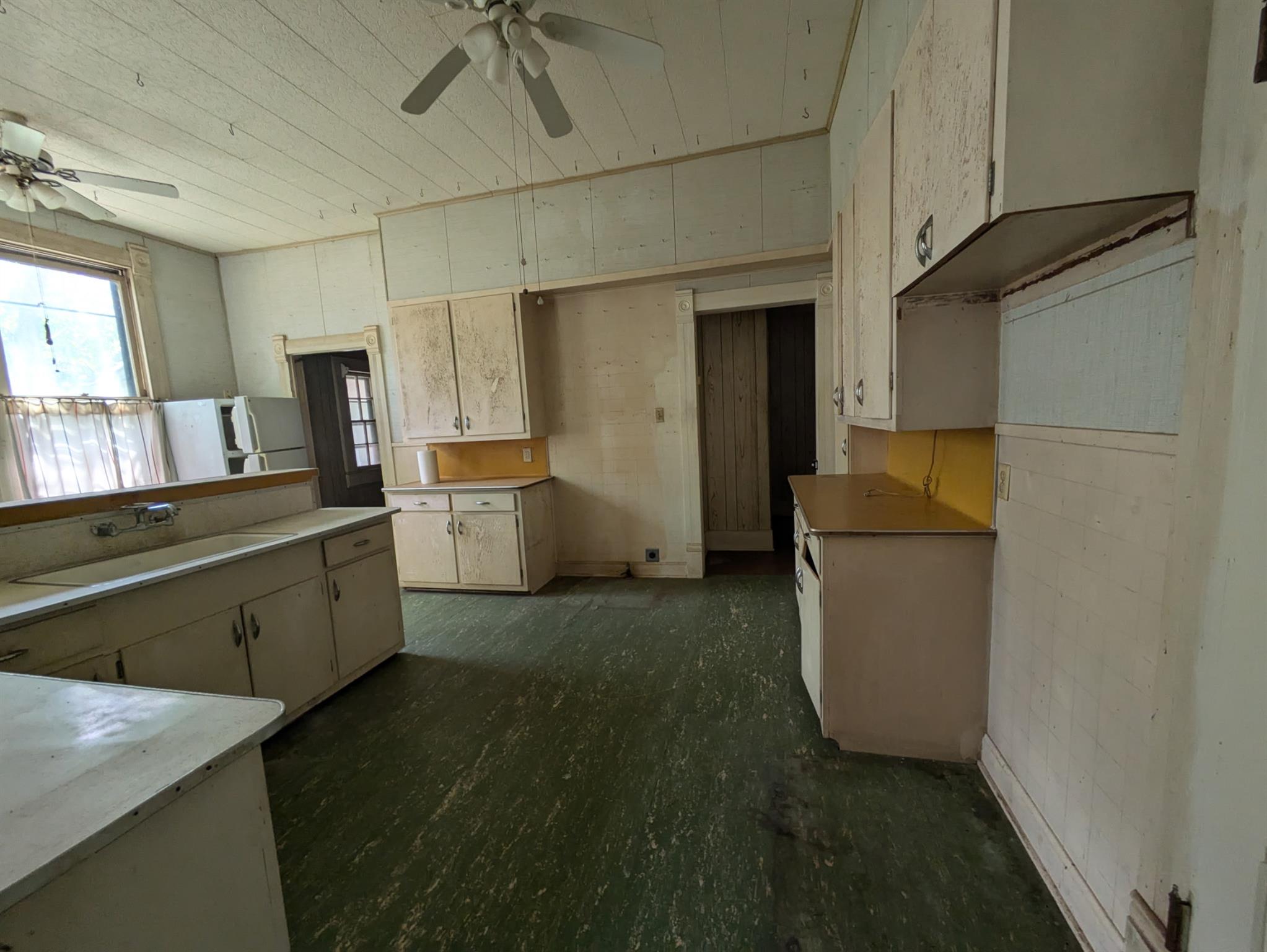 235 E Milam Ave, Rockdale, TX 76567