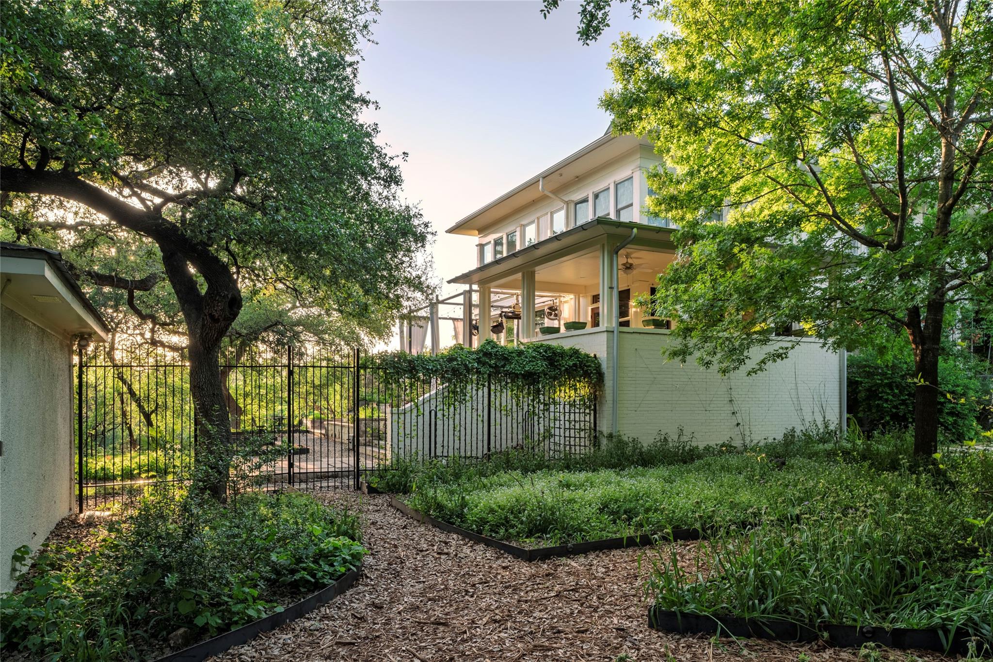 1305 W 22nd St, Austin, TX 78705