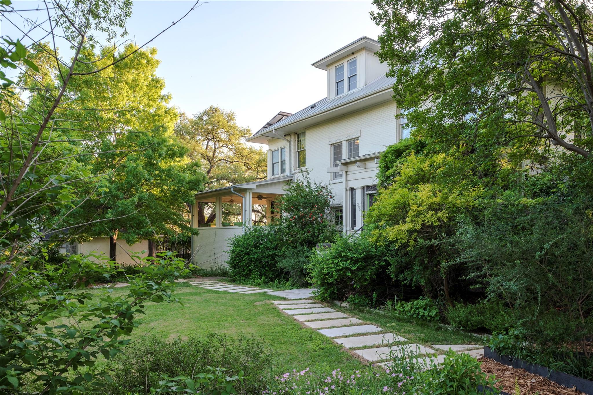 1305 W 22nd St, Austin, TX 78705