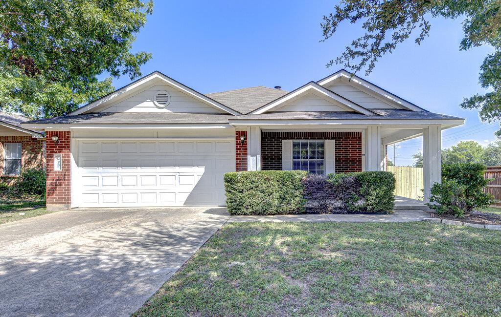 207 Brentwood Dr, Leander, TX 78641