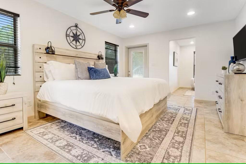 1374 Forest View Dr, Blanco, TX 78606