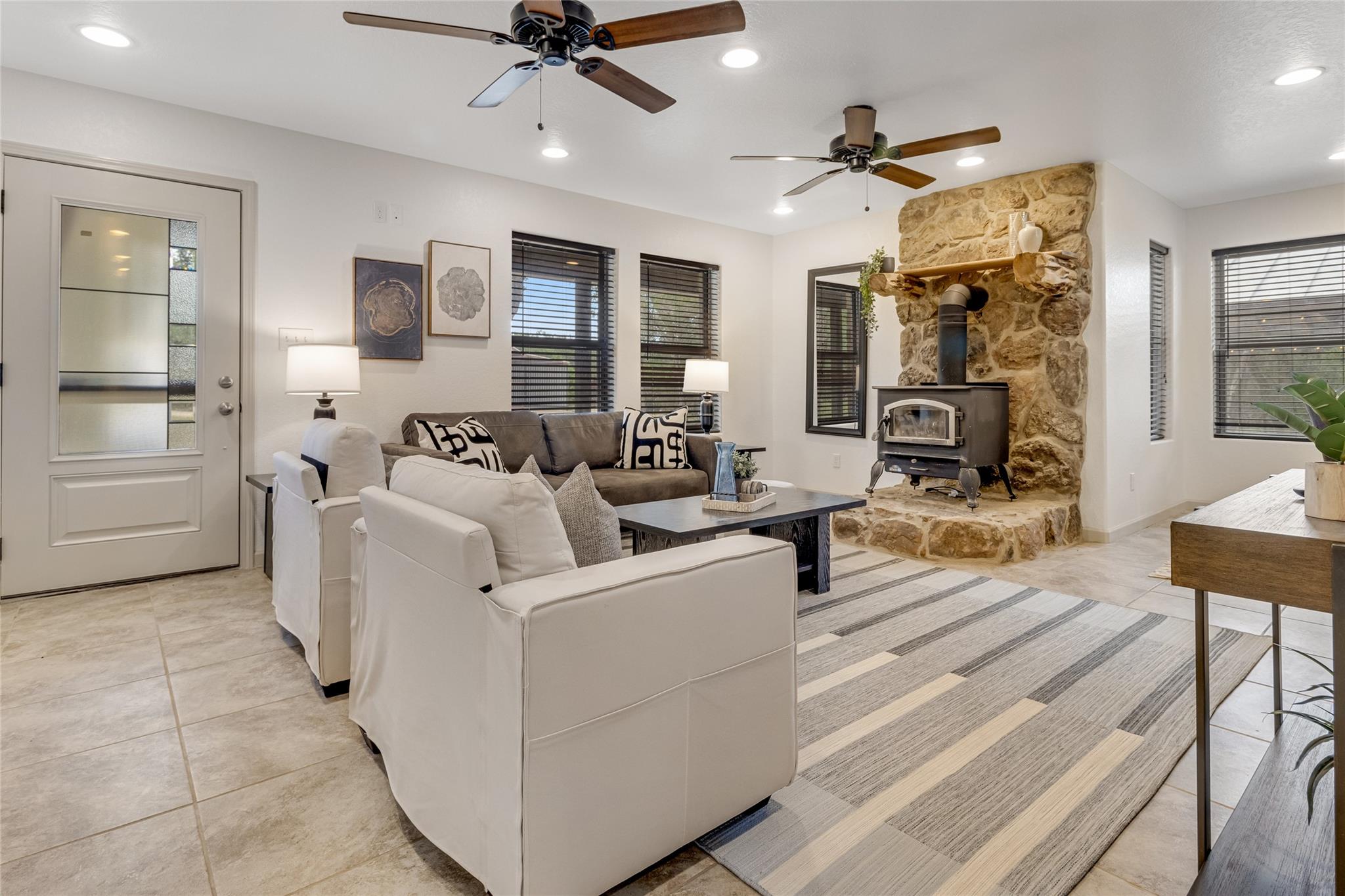 1374 Forest View Dr, Blanco, TX 78606