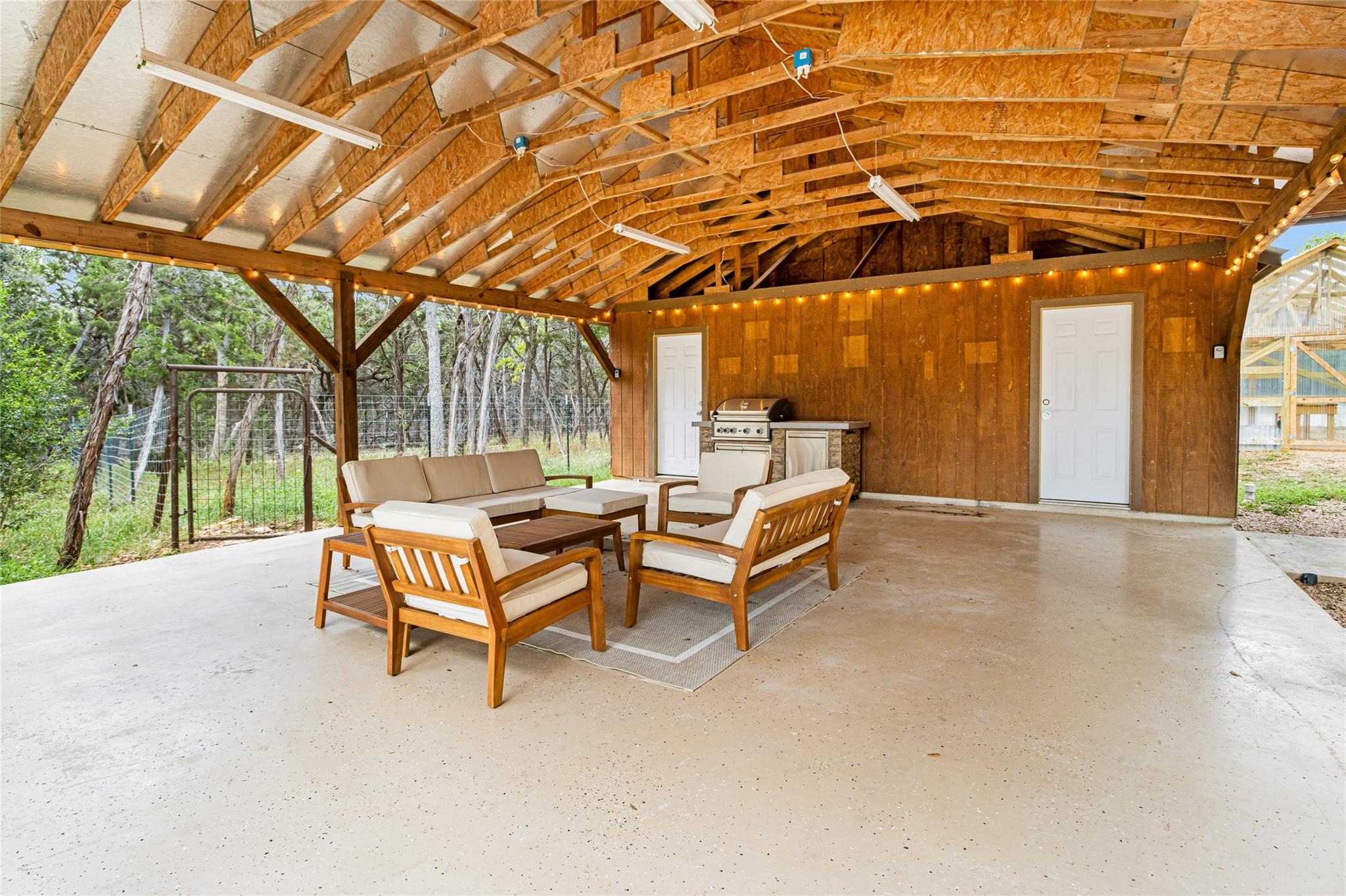 1374 Forest View Dr, Blanco, TX 78606