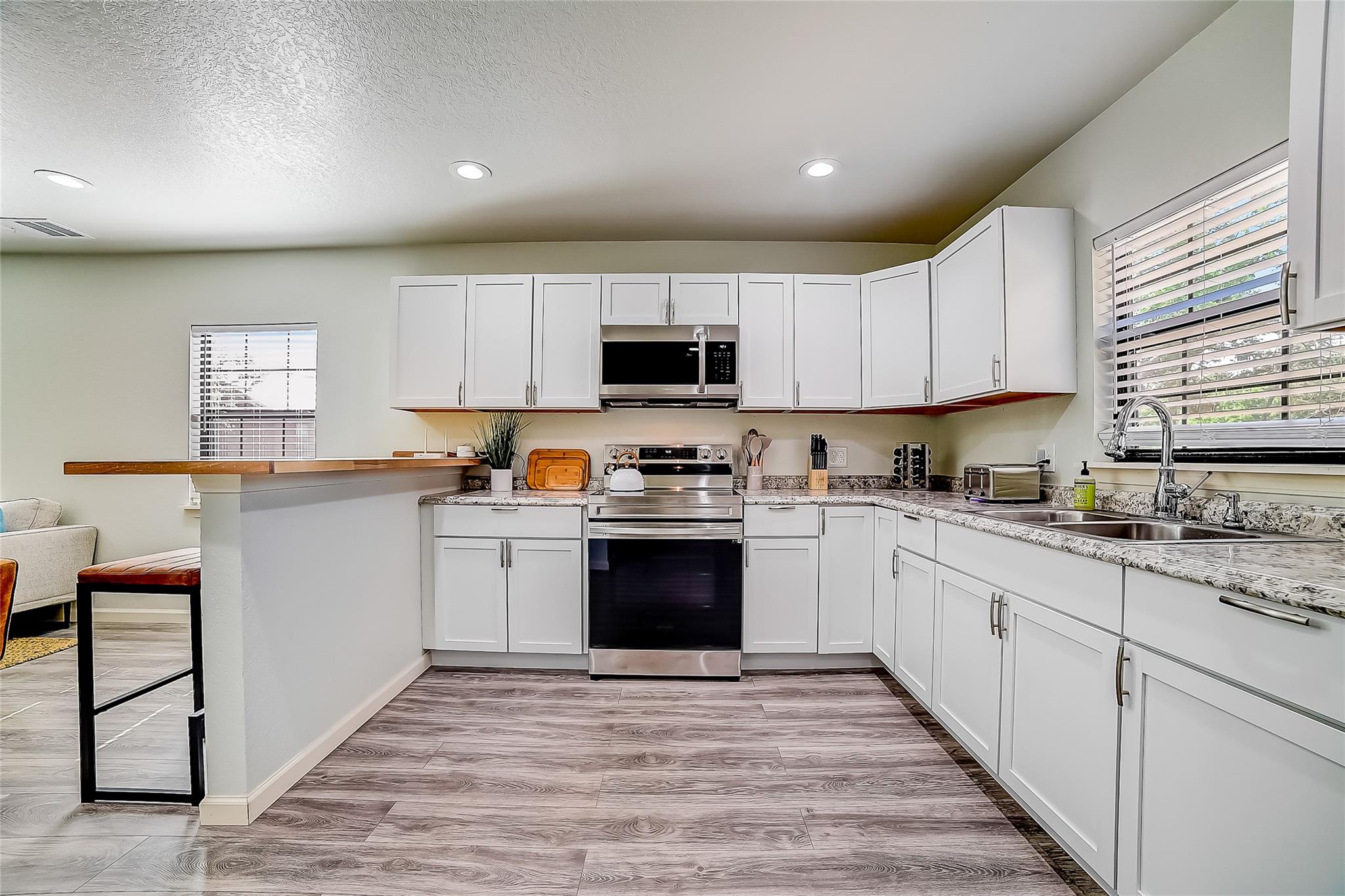 1374 Forest View Dr, Blanco, TX 78606