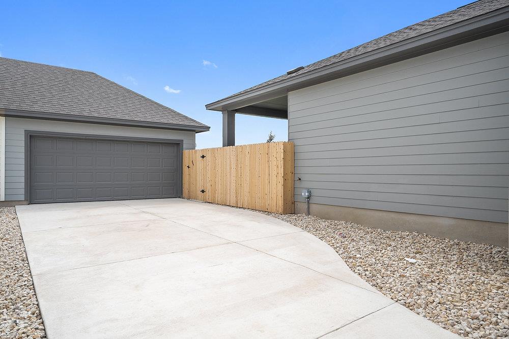 137 Tenny Ln, Kyle, TX 78640