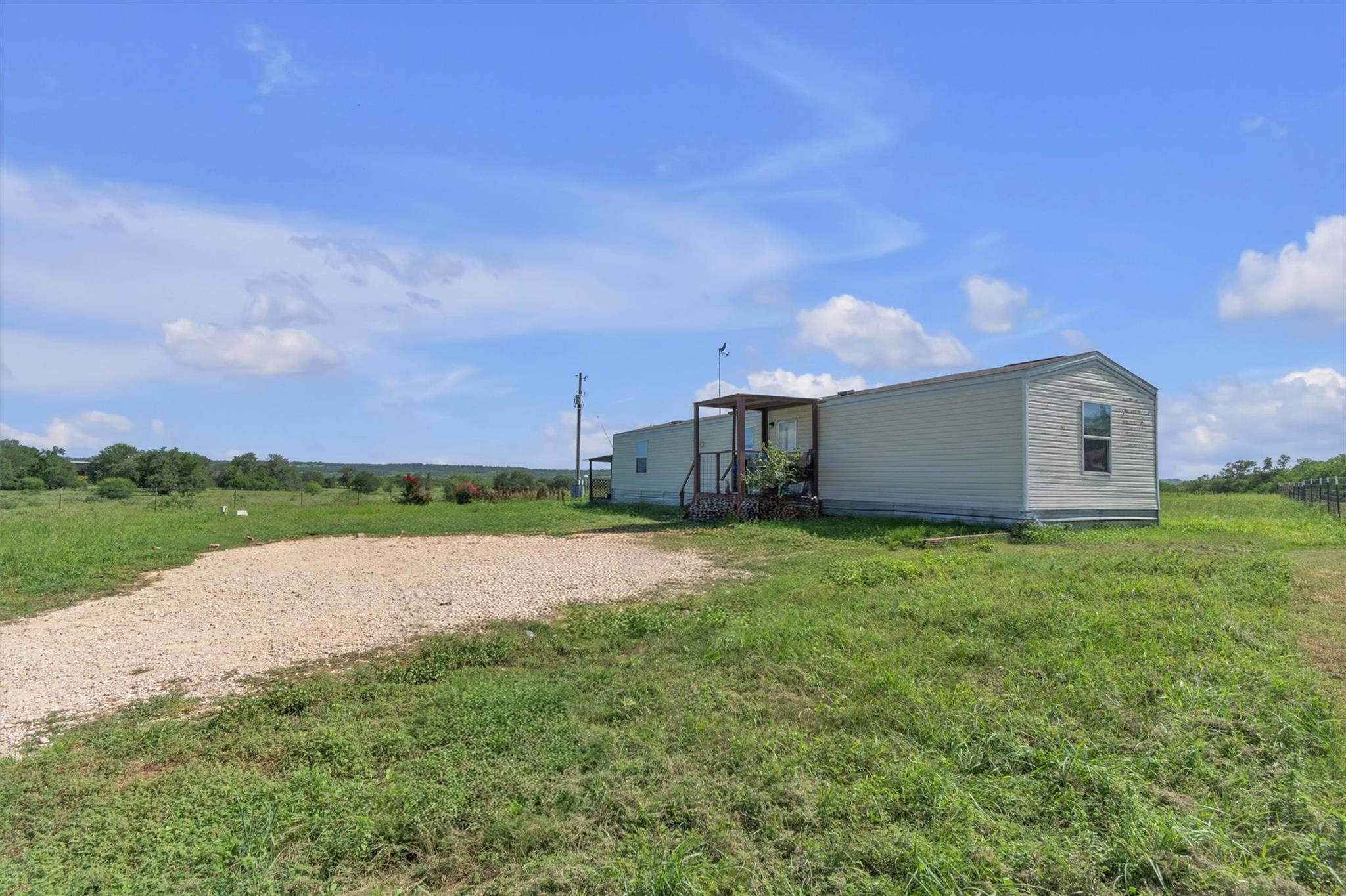 612-618 Bylerpool Rd, Kingsbury, TX 78638