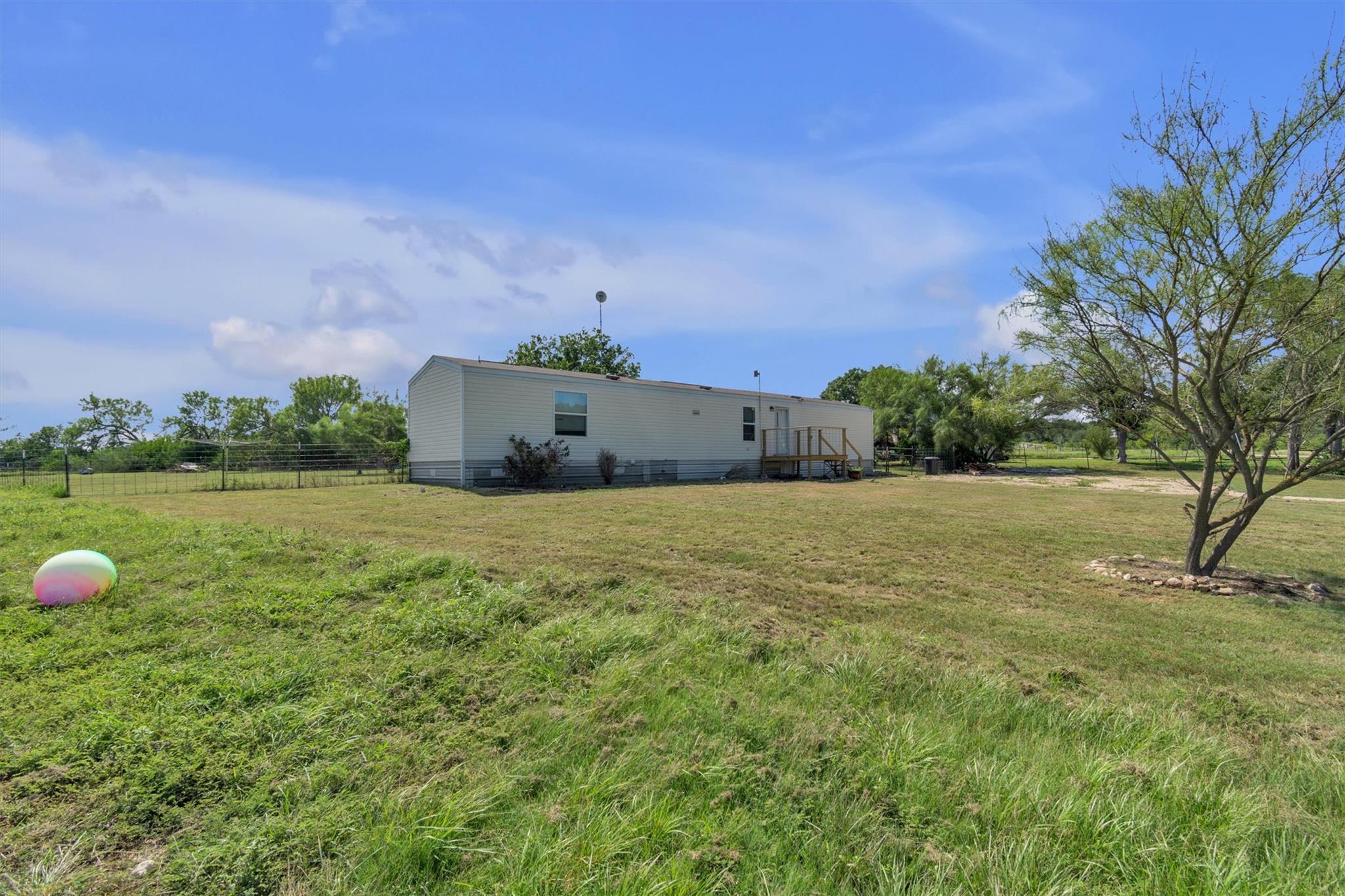 612-618 Bylerpool Rd, Kingsbury, TX 78638