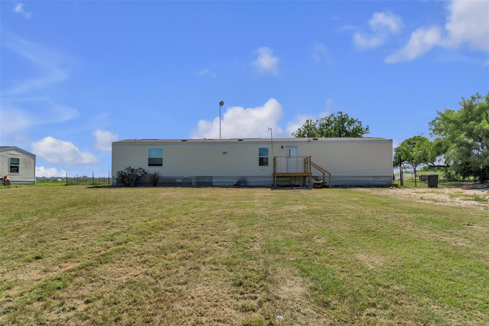 612-618 Bylerpool Rd, Kingsbury, TX 78638