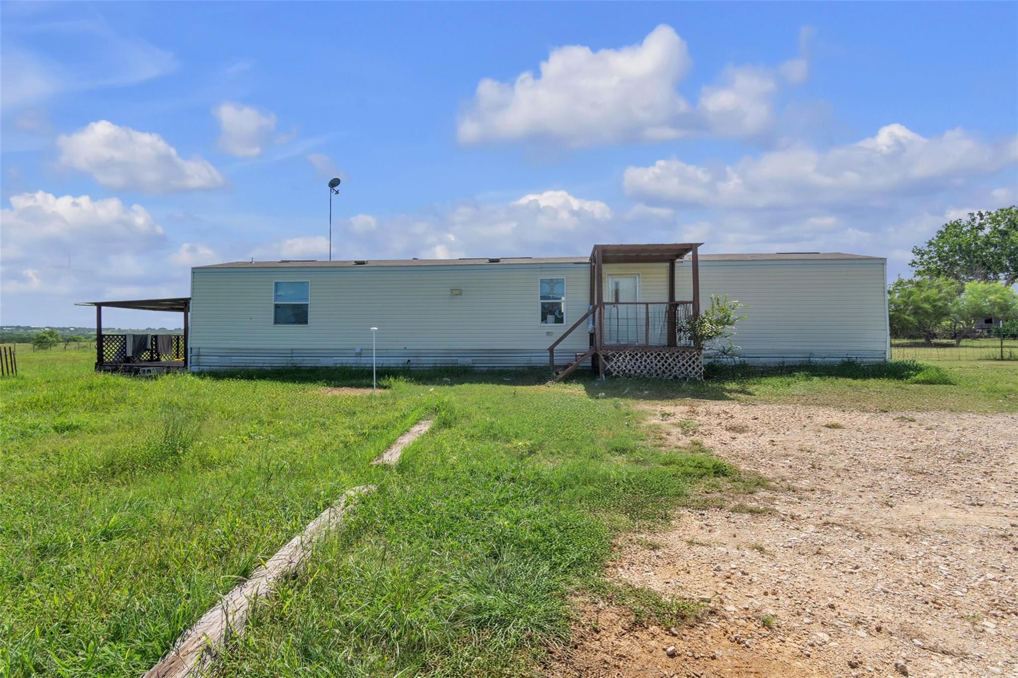 612-618 Bylerpool Rd, Kingsbury, TX 78638