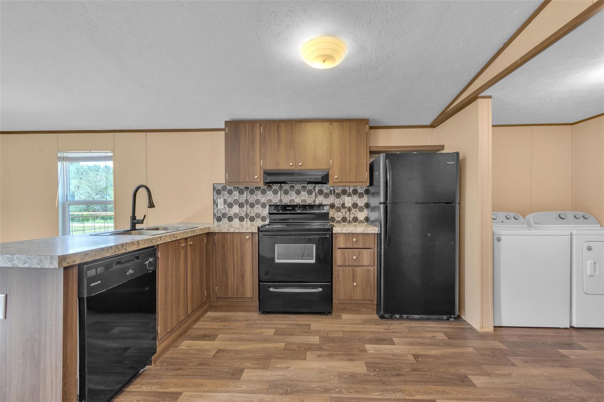 612-618 Bylerpool Rd, Kingsbury, TX 78638