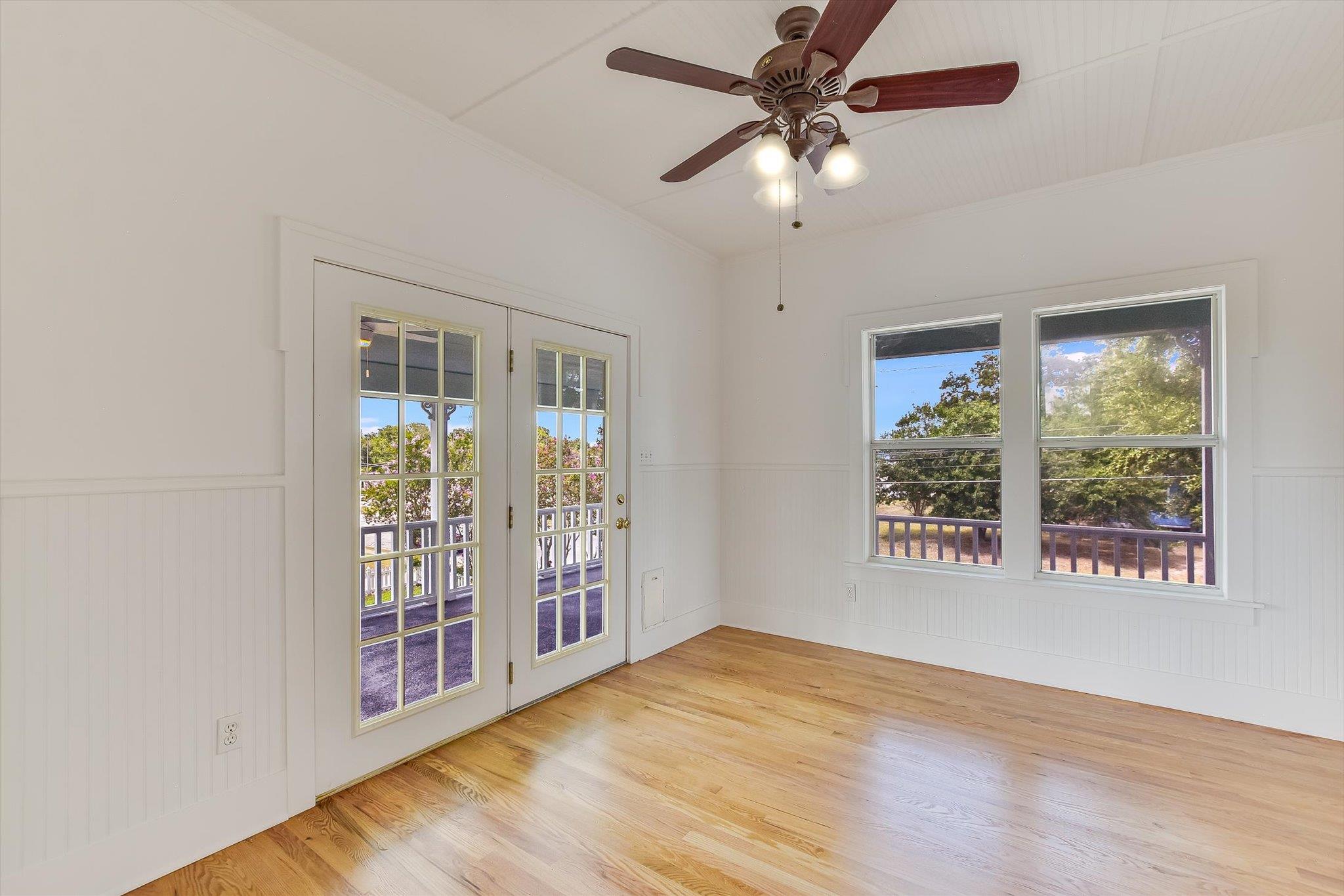 864 N Franklin St, La Grange, TX 78945