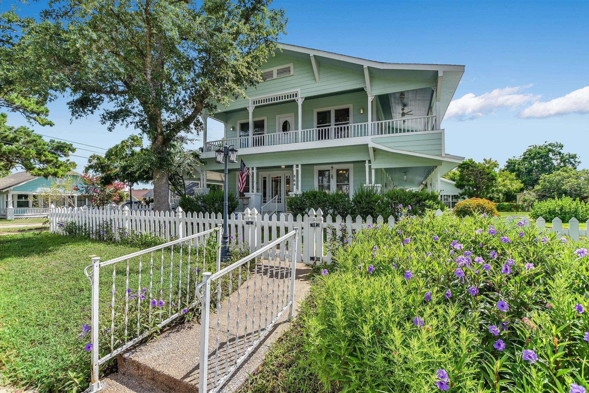 864 N Franklin St, La Grange, TX 78945