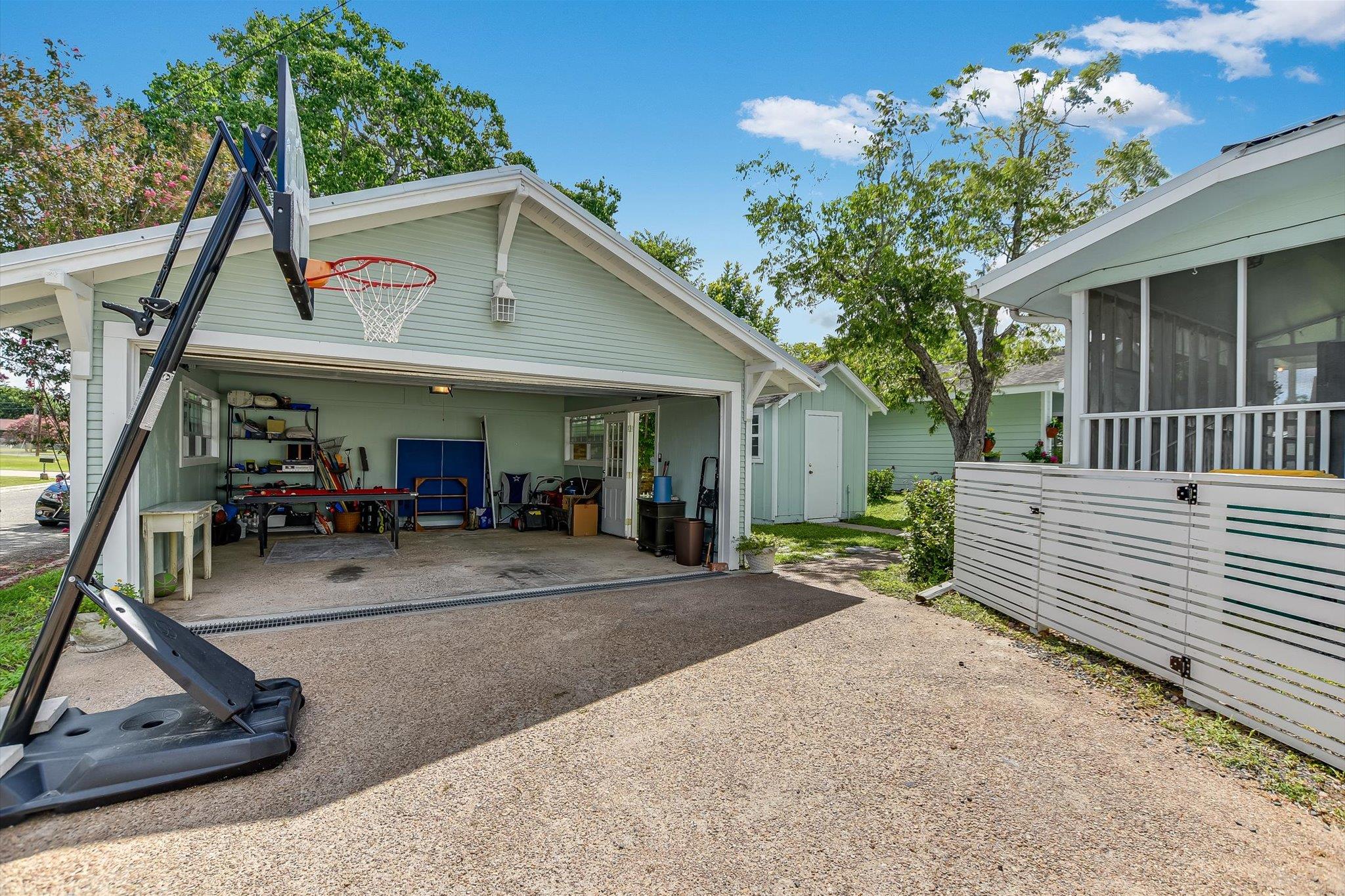 864 N Franklin St, La Grange, TX 78945