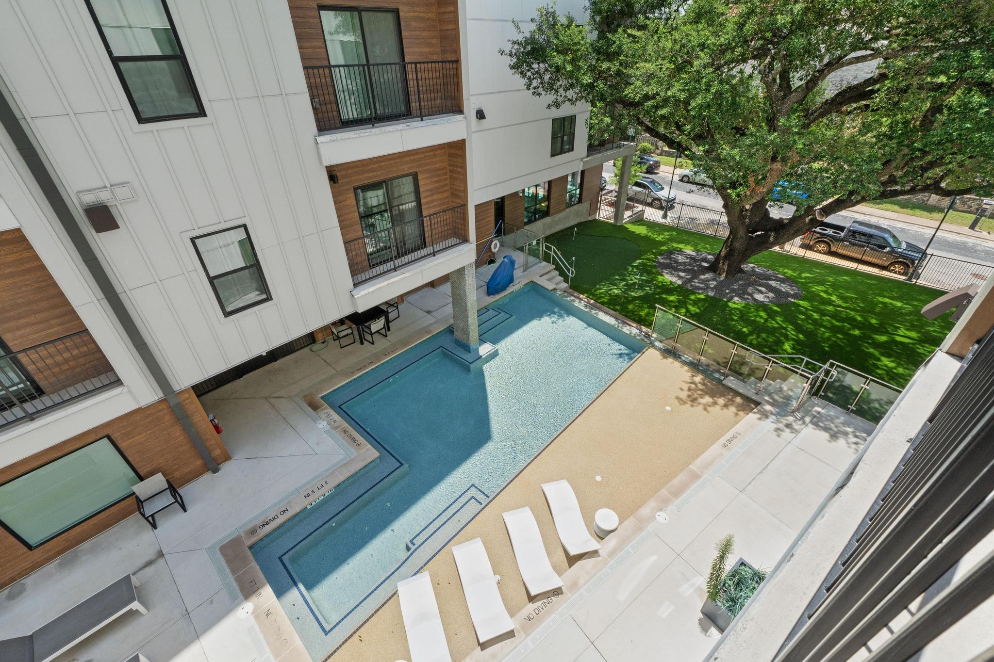 2500 Longview St # 303, Austin, TX 78705