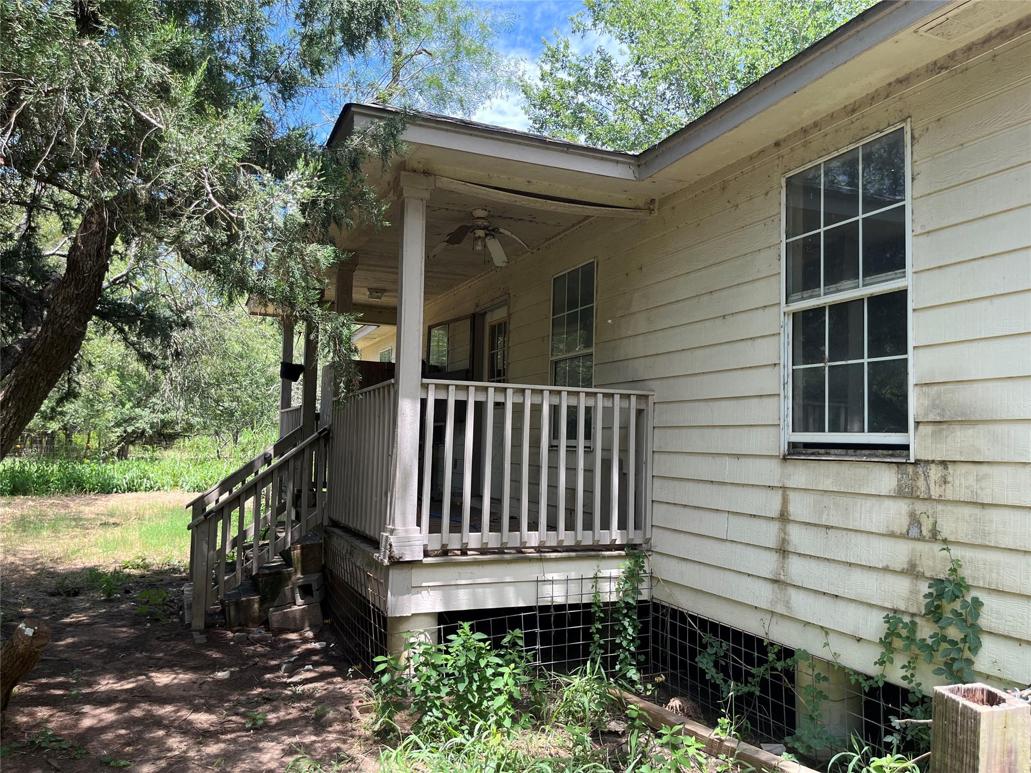354 Lower Red Rock Rd, Bastrop, TX 78602