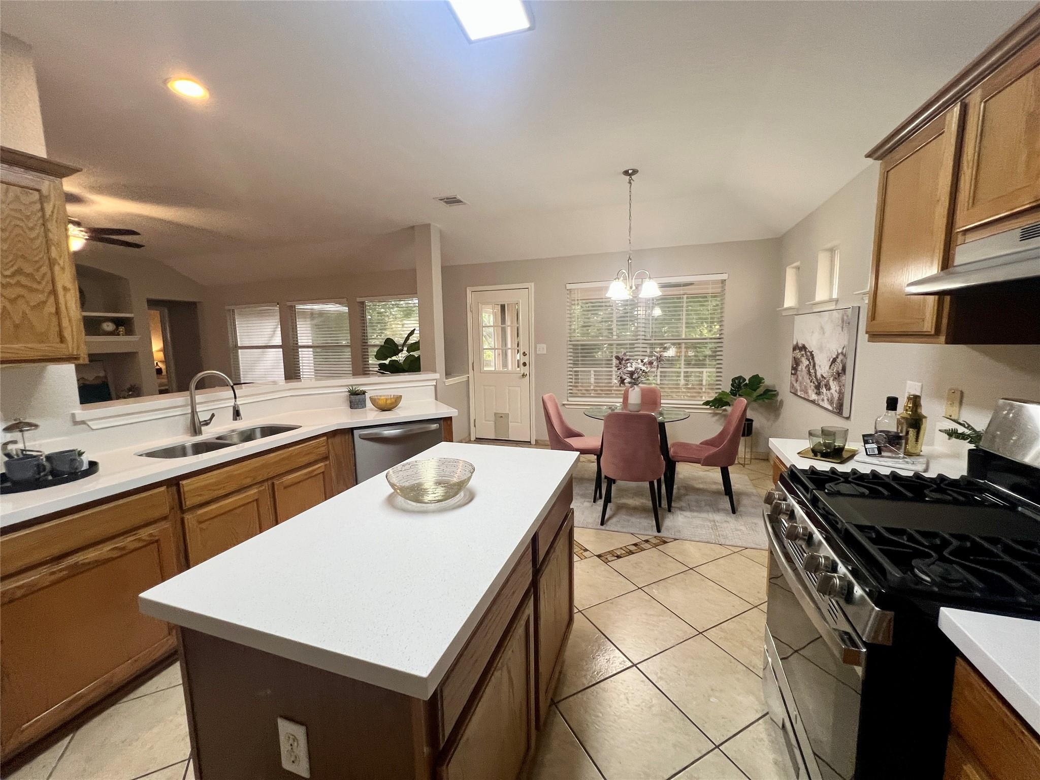 612 Thrush Dr, Leander, TX 78641