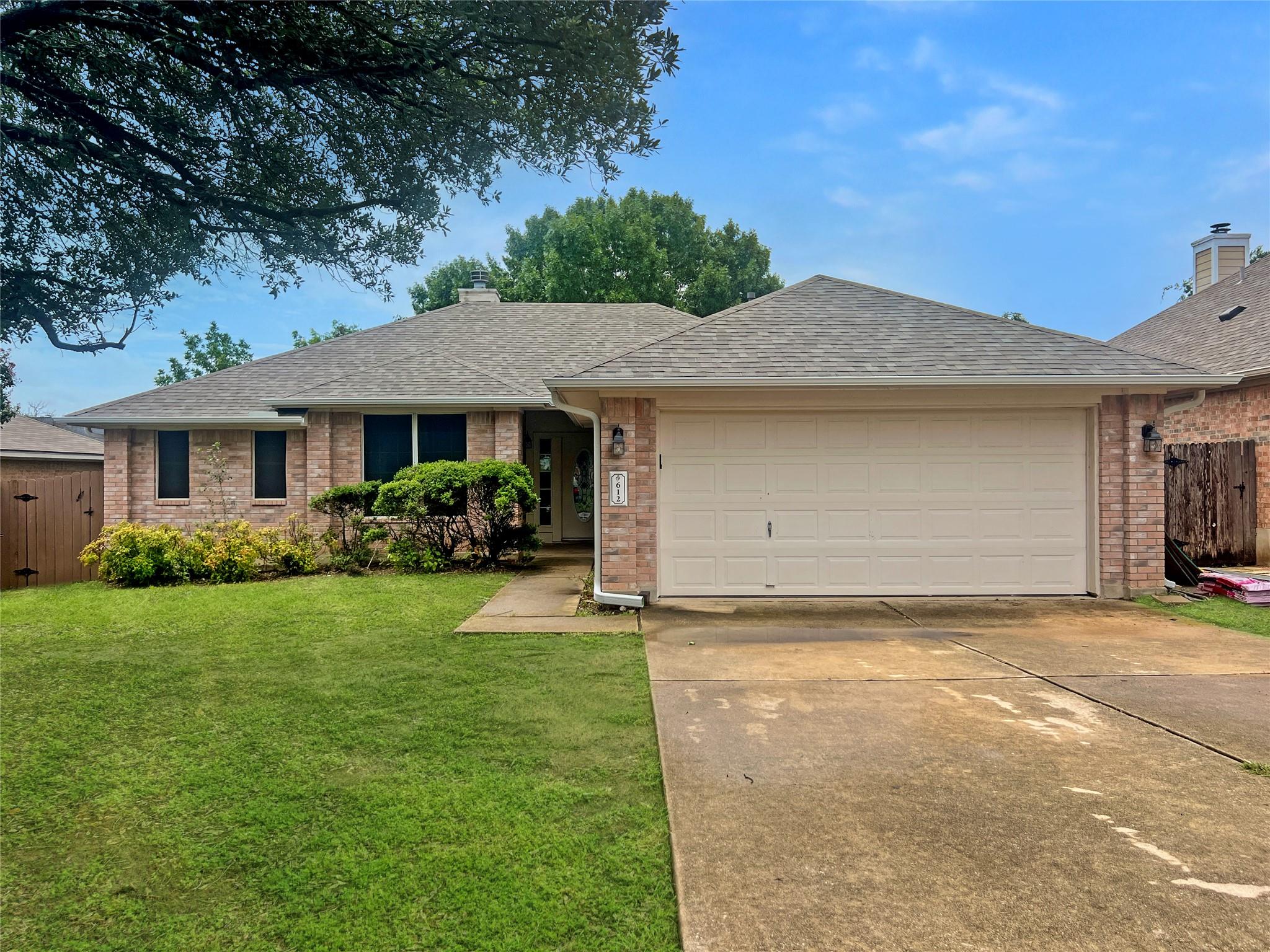 612 Thrush Dr, Leander, TX 78641