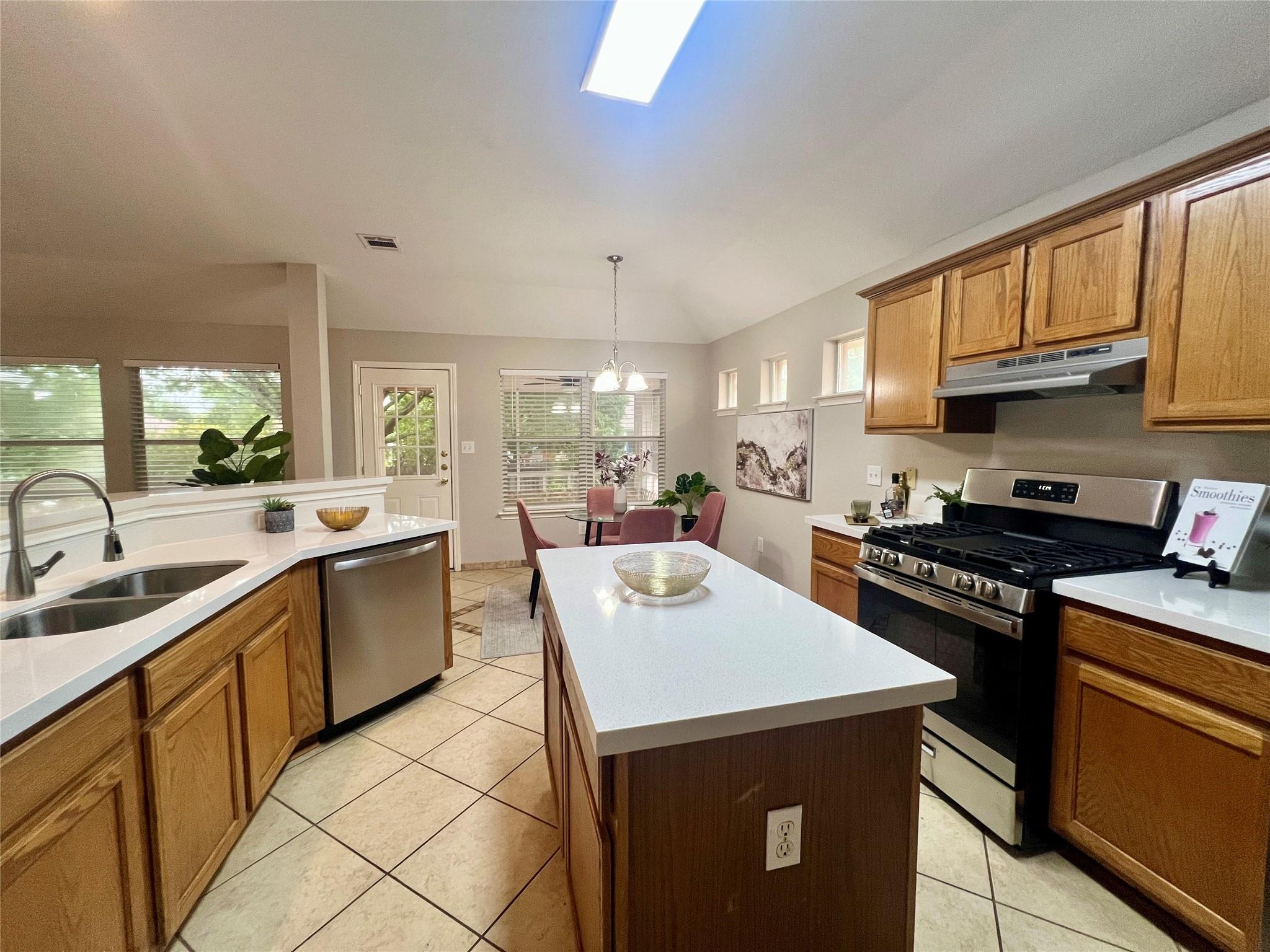 612 Thrush Dr, Leander, TX 78641