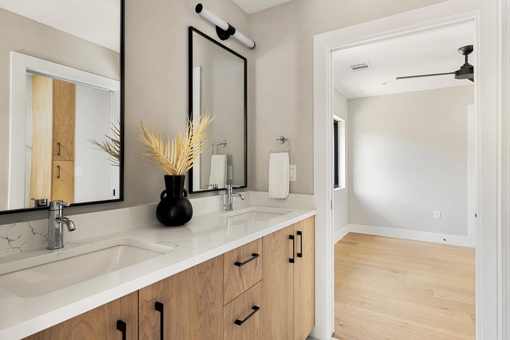 1401 E 3rd St # 1, Austin, TX 78702