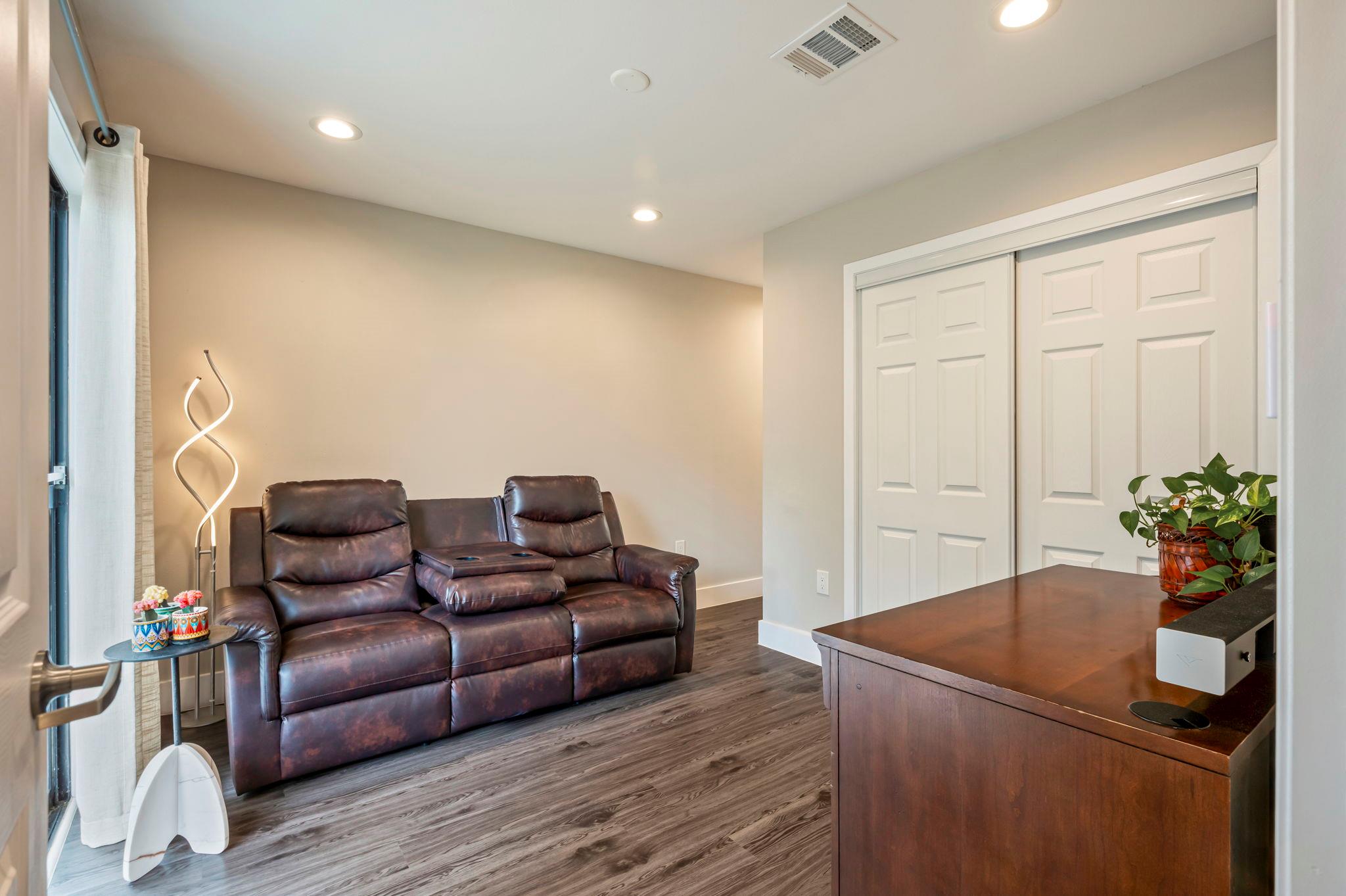 935 La Posada Dr # 148, Austin, TX 78752