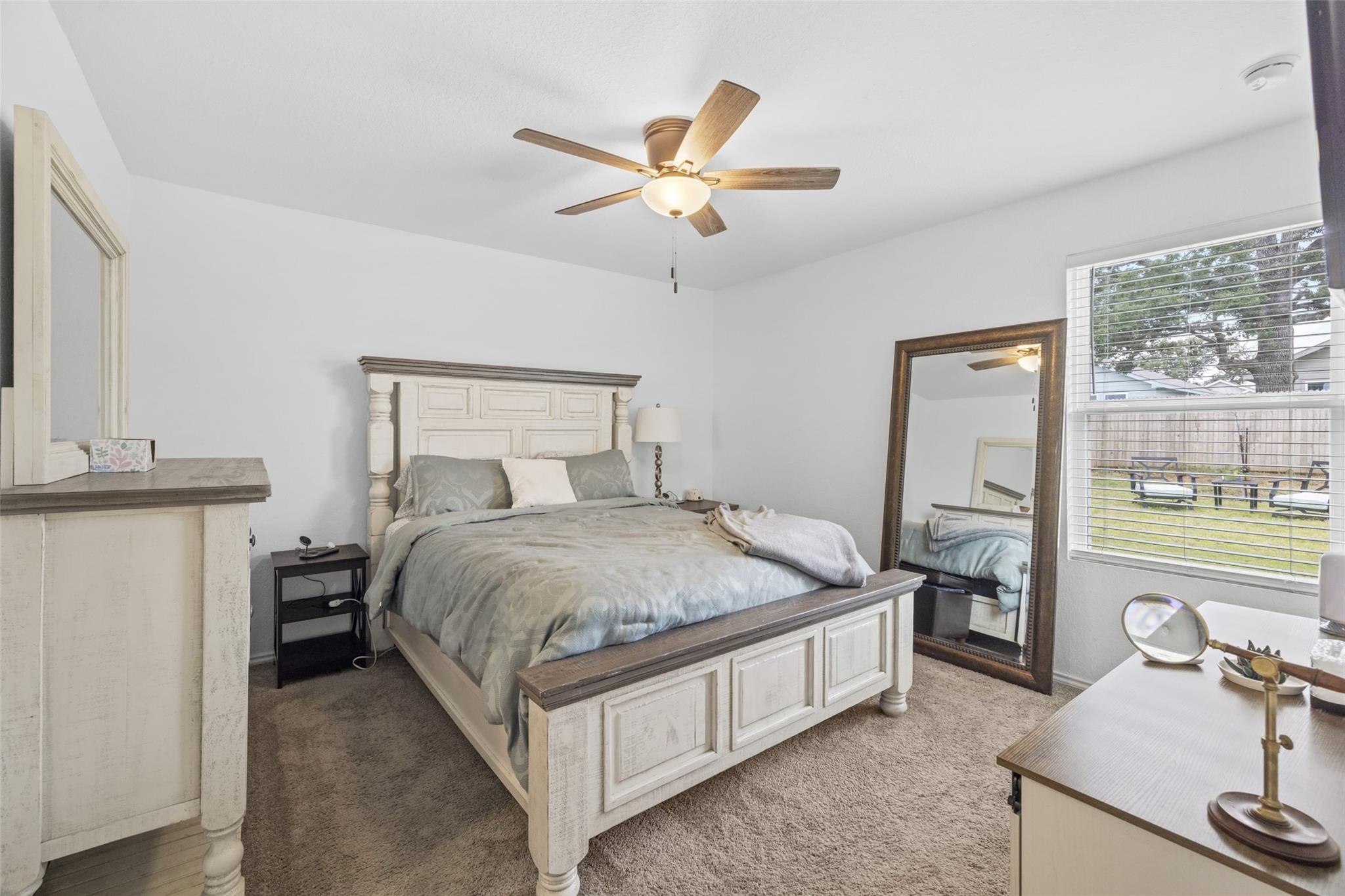 108 Ciarans Crossing Dr, Fredericksburg, TX 78624