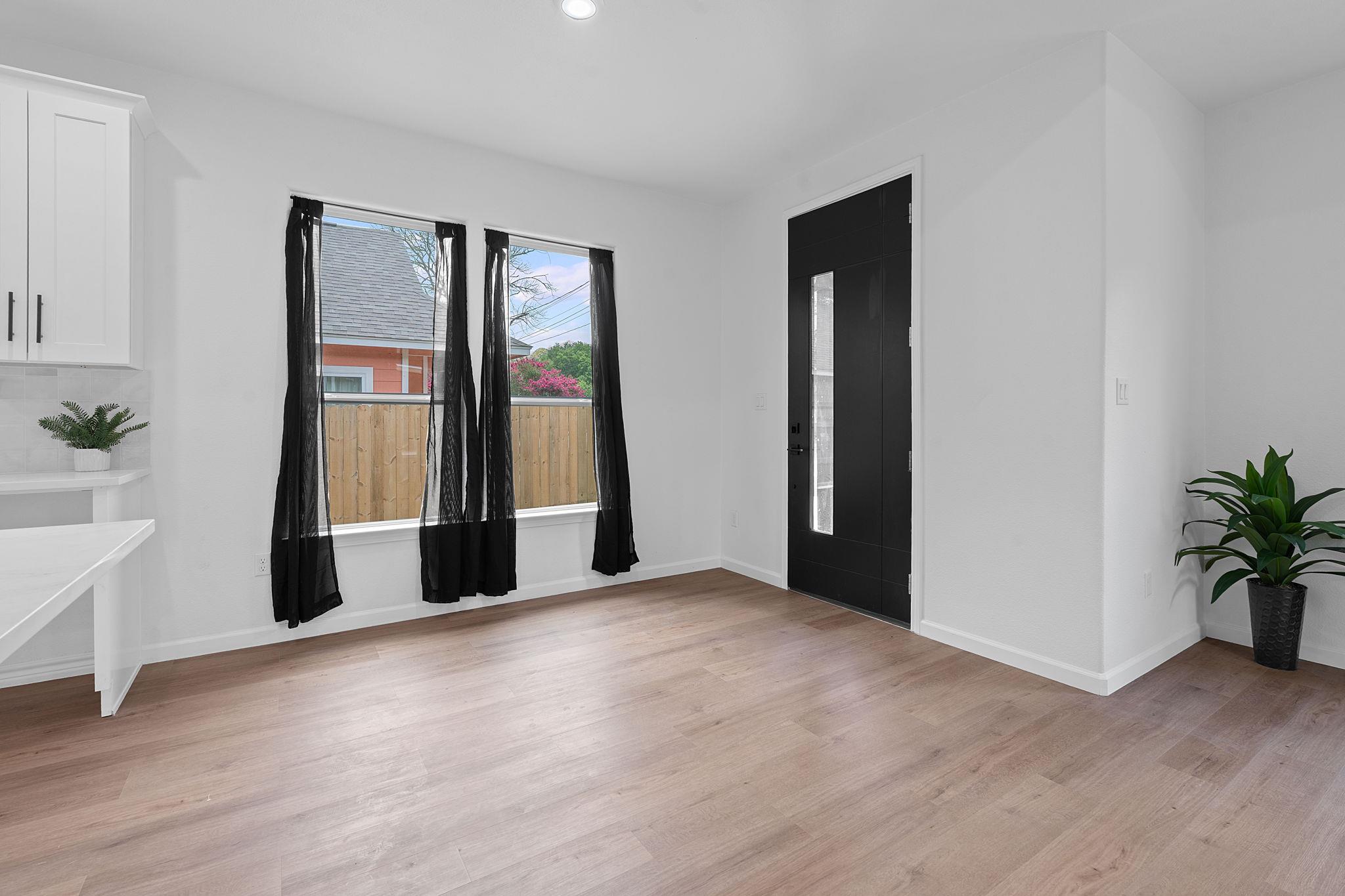 738 Chihuahua St, Lockhart, TX 78644