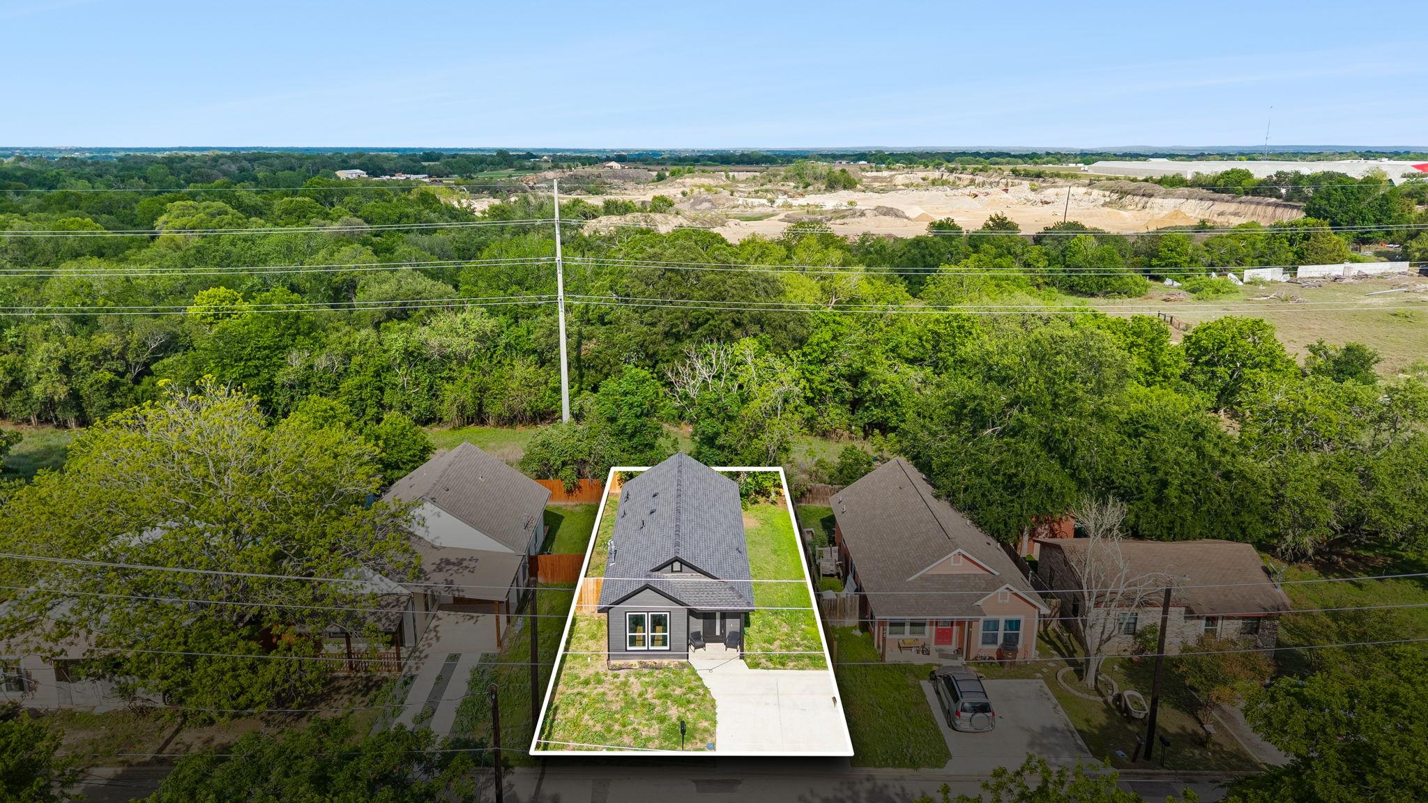 738 Chihuahua St, Lockhart, TX 78644