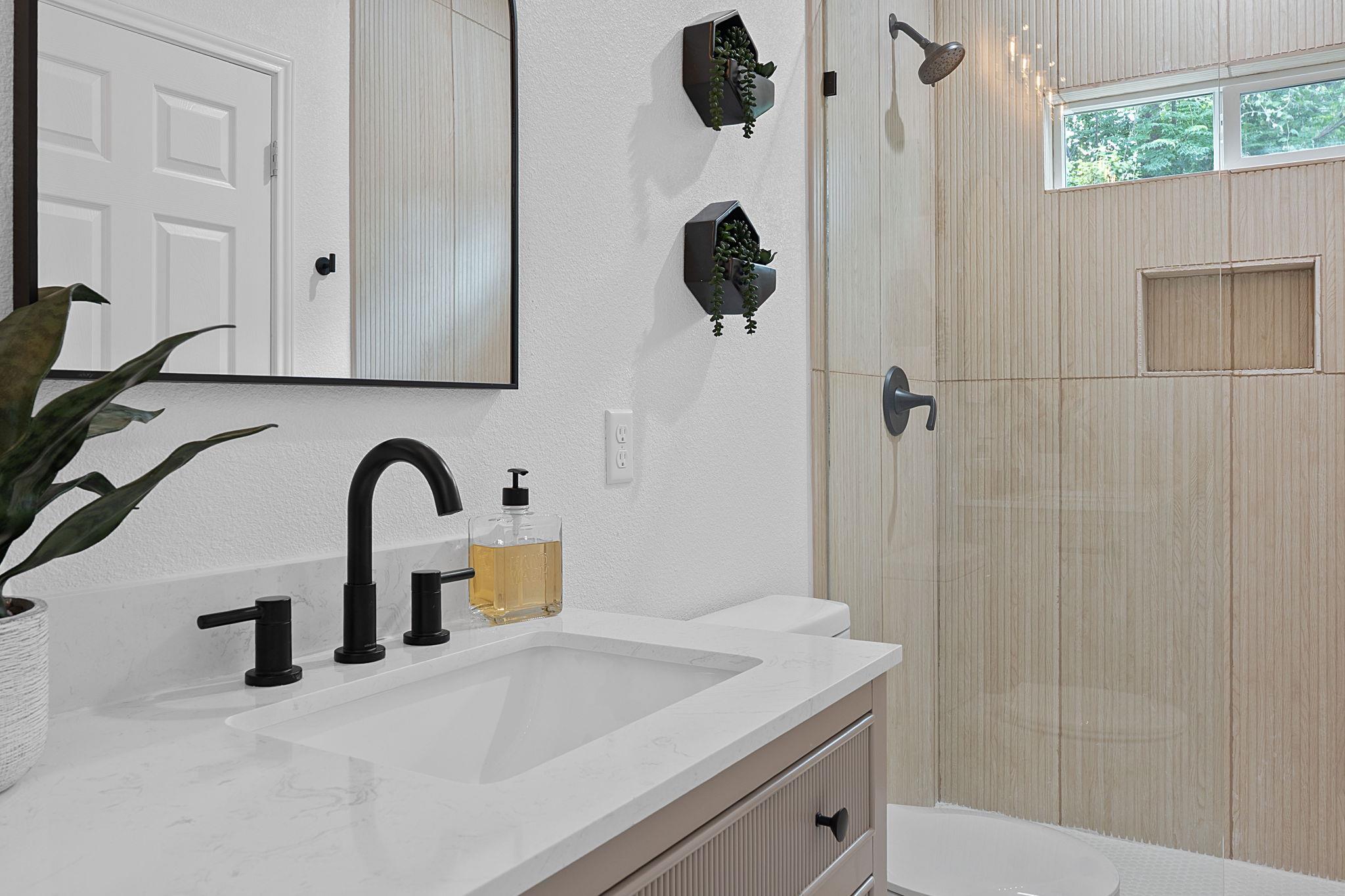 738 Chihuahua St, Lockhart, TX 78644